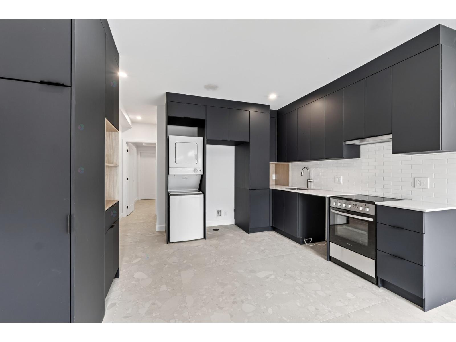 670 Rue Legendre E.