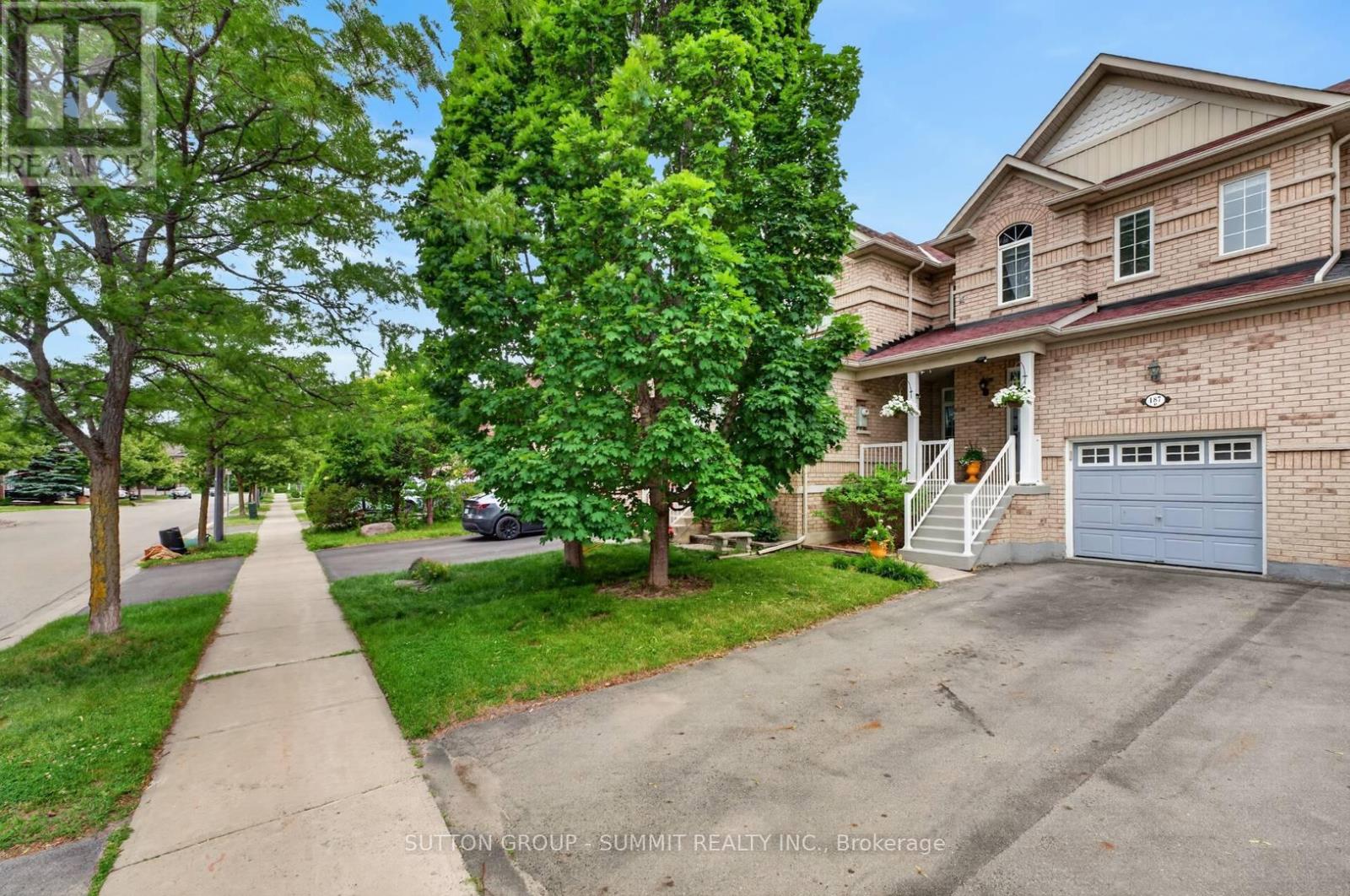 187 KIRKVALLEY CRESCENT