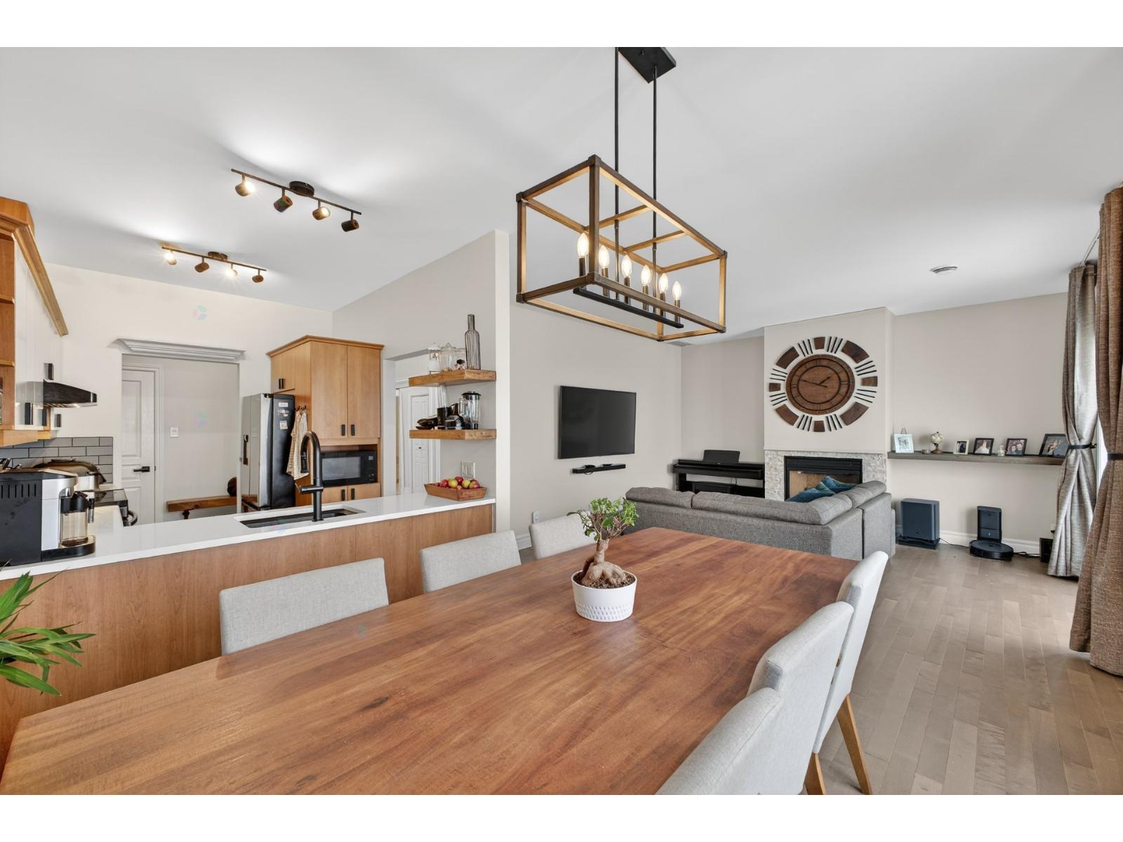wan♡wan For sale: 2293 Rue Racine, #402, Longueuil (Saint-Hubert), Quebec