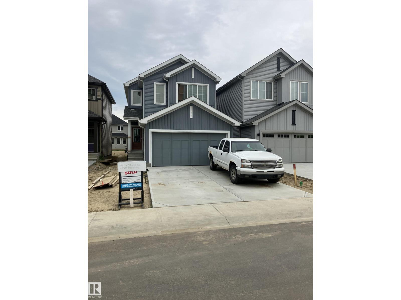 9871 226 ST NW