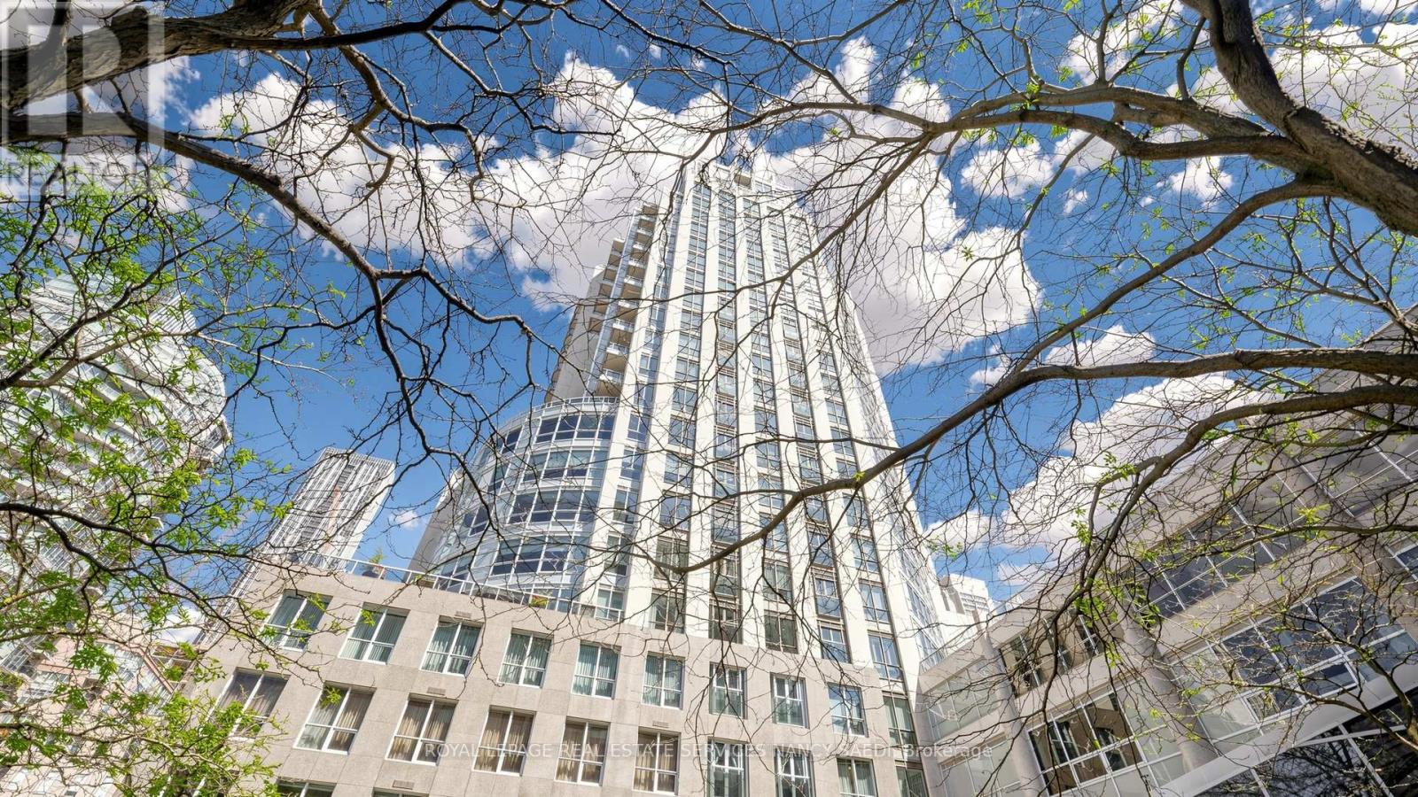 802 - 10 BELLAIR STREET