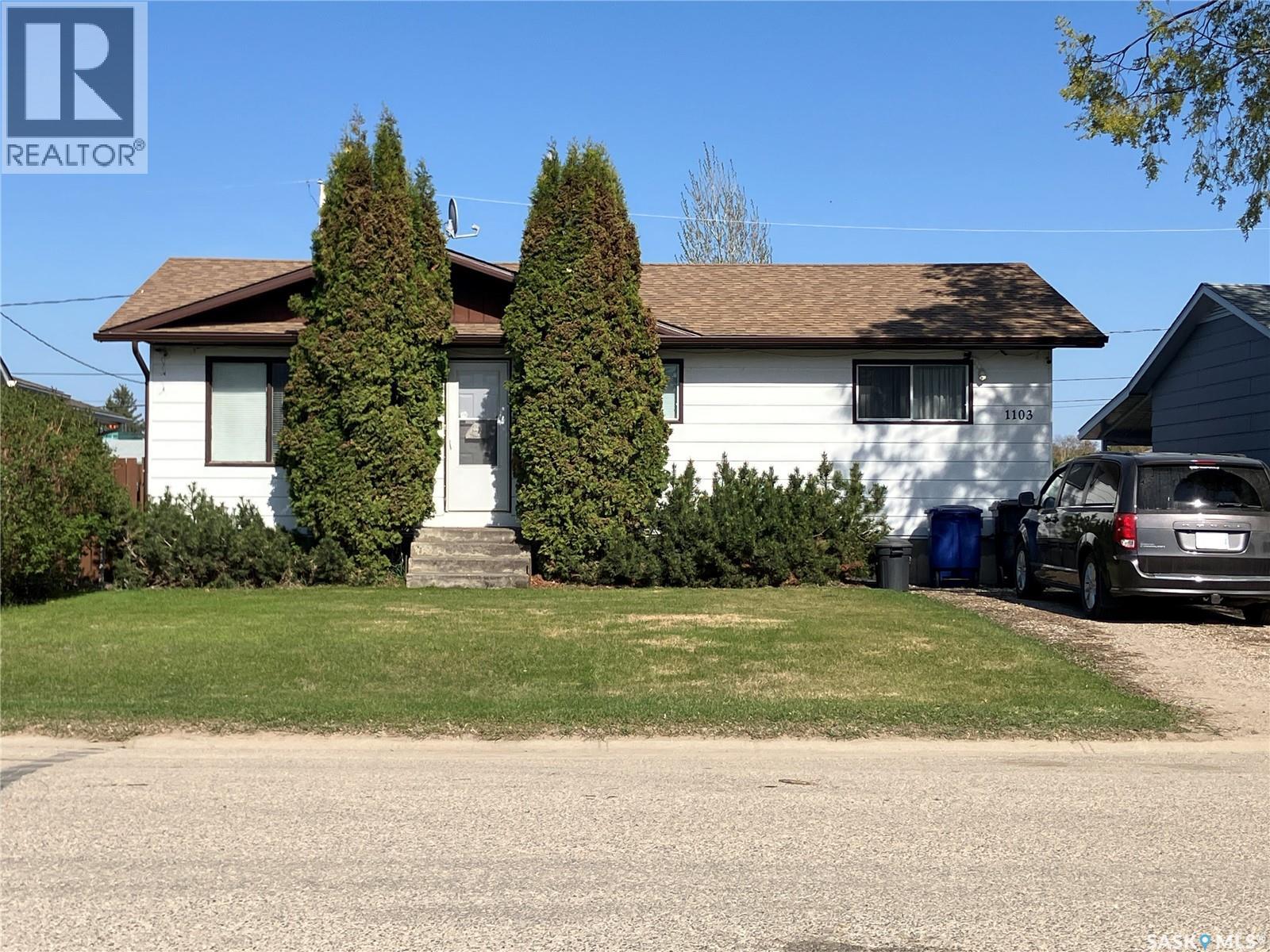 1103 3rd STREET W