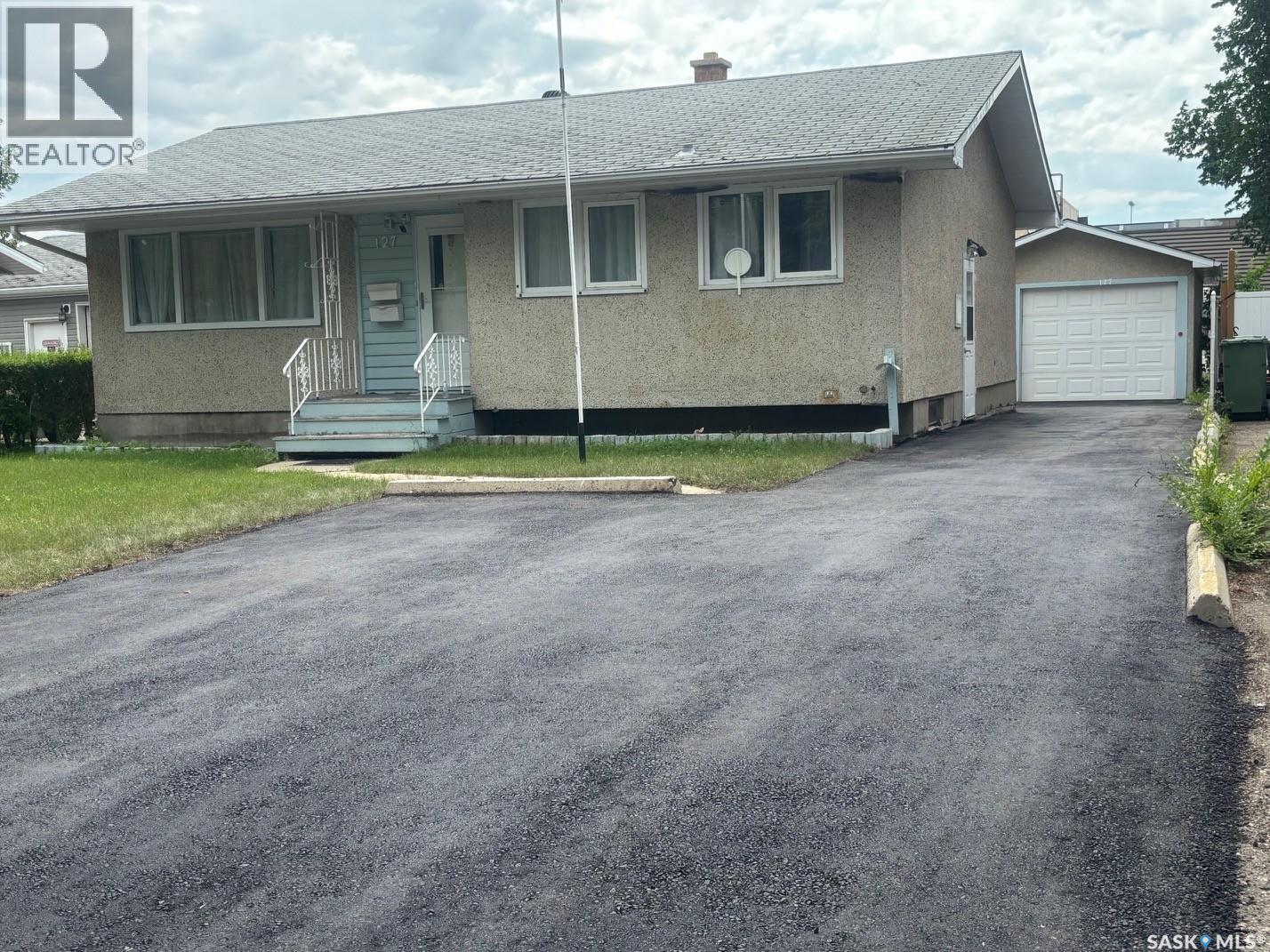 127 Walden CRESCENT
