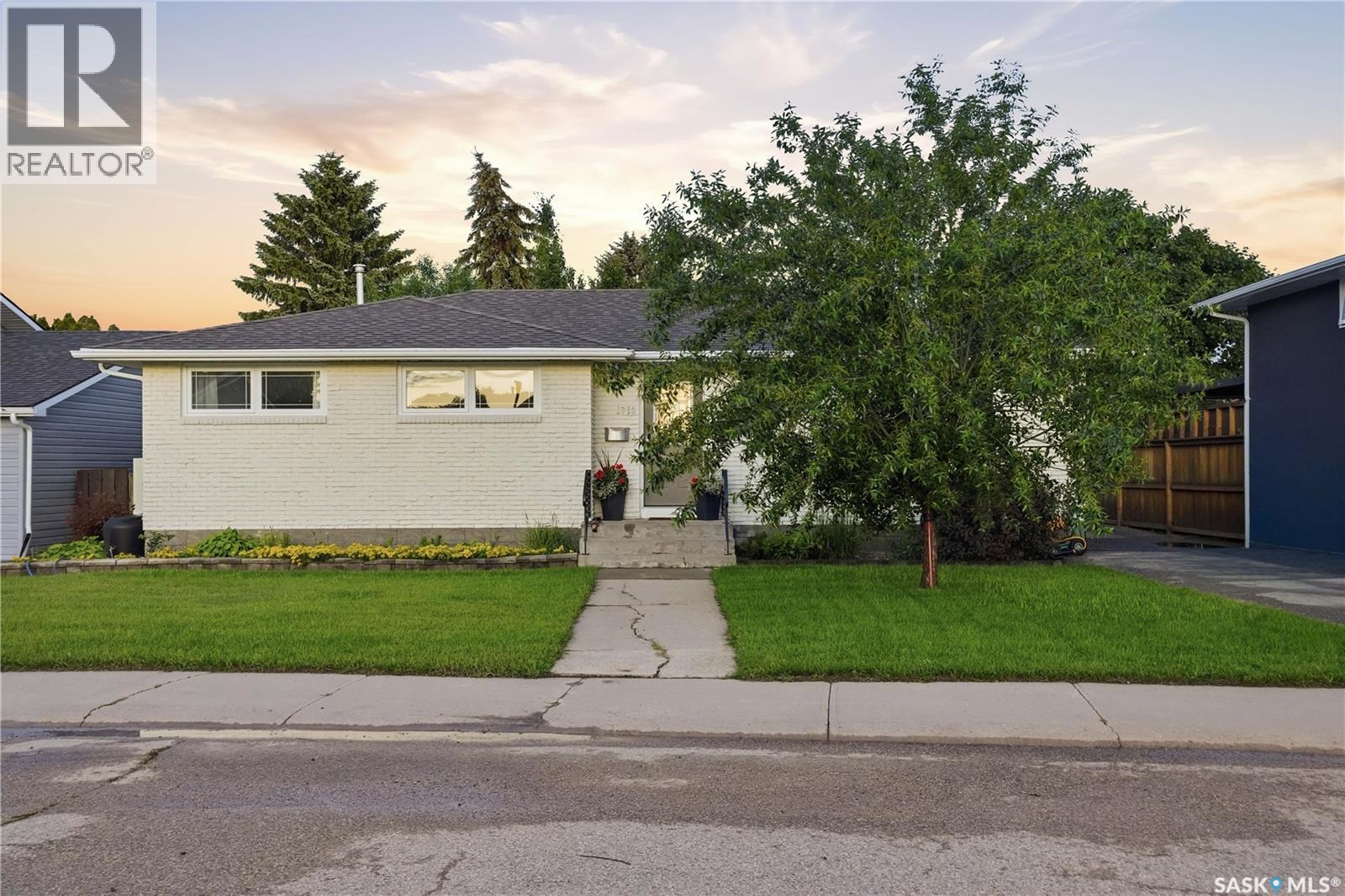 1313 Prince CRESCENT
