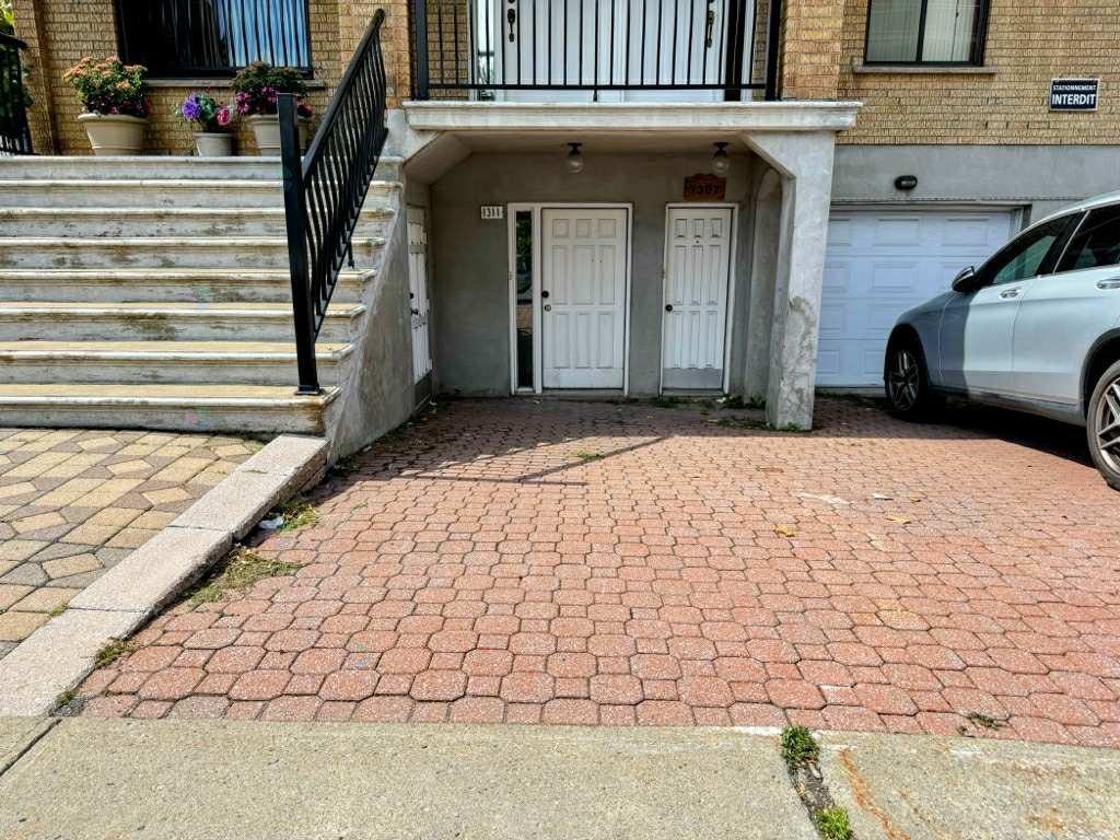 1311 Rue Alain-Grandbois