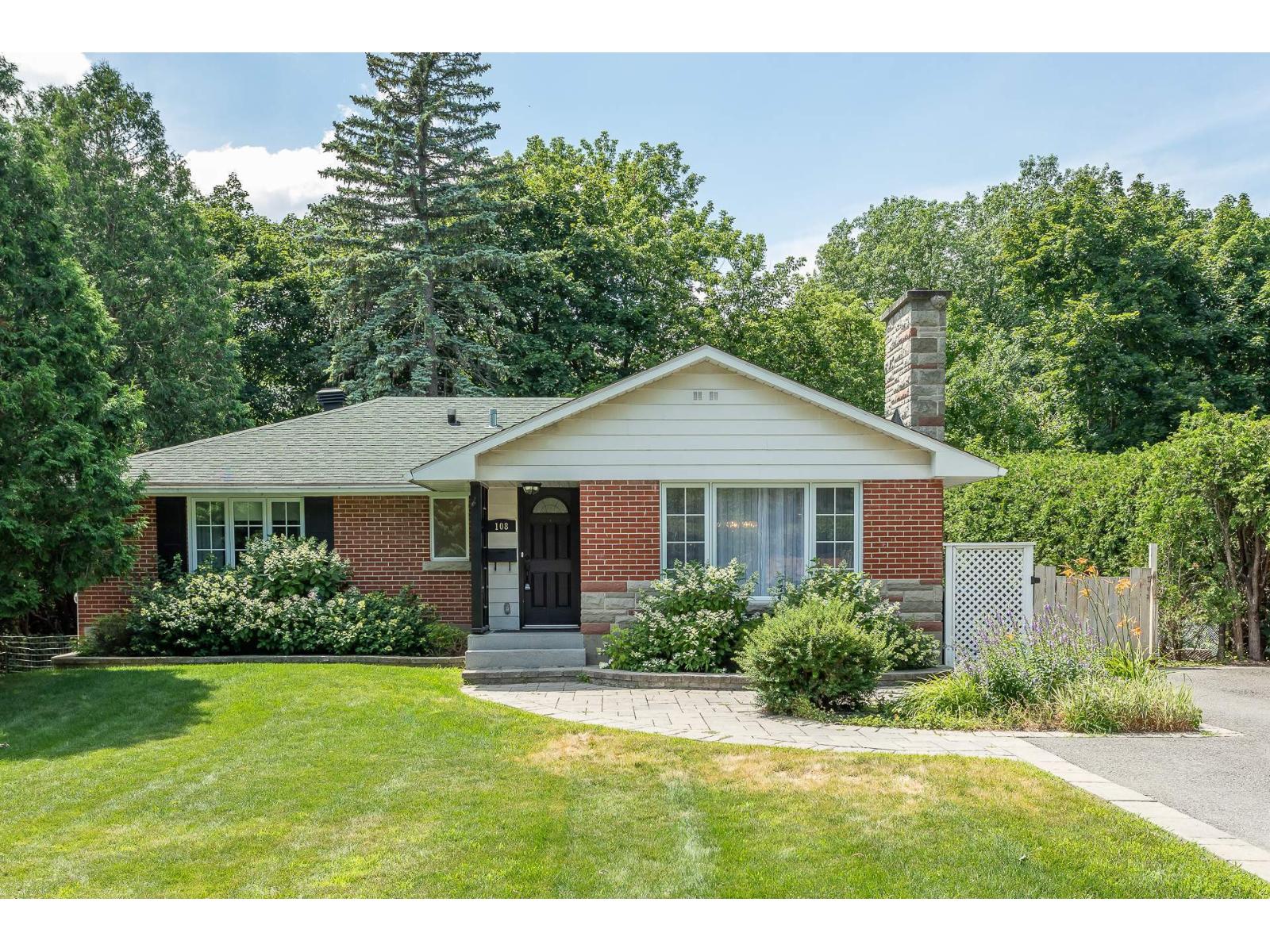 108 Av. Angell