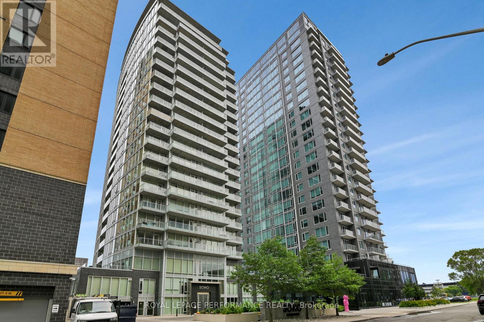 202 - 111 CHAMPAGNE AVENUE S