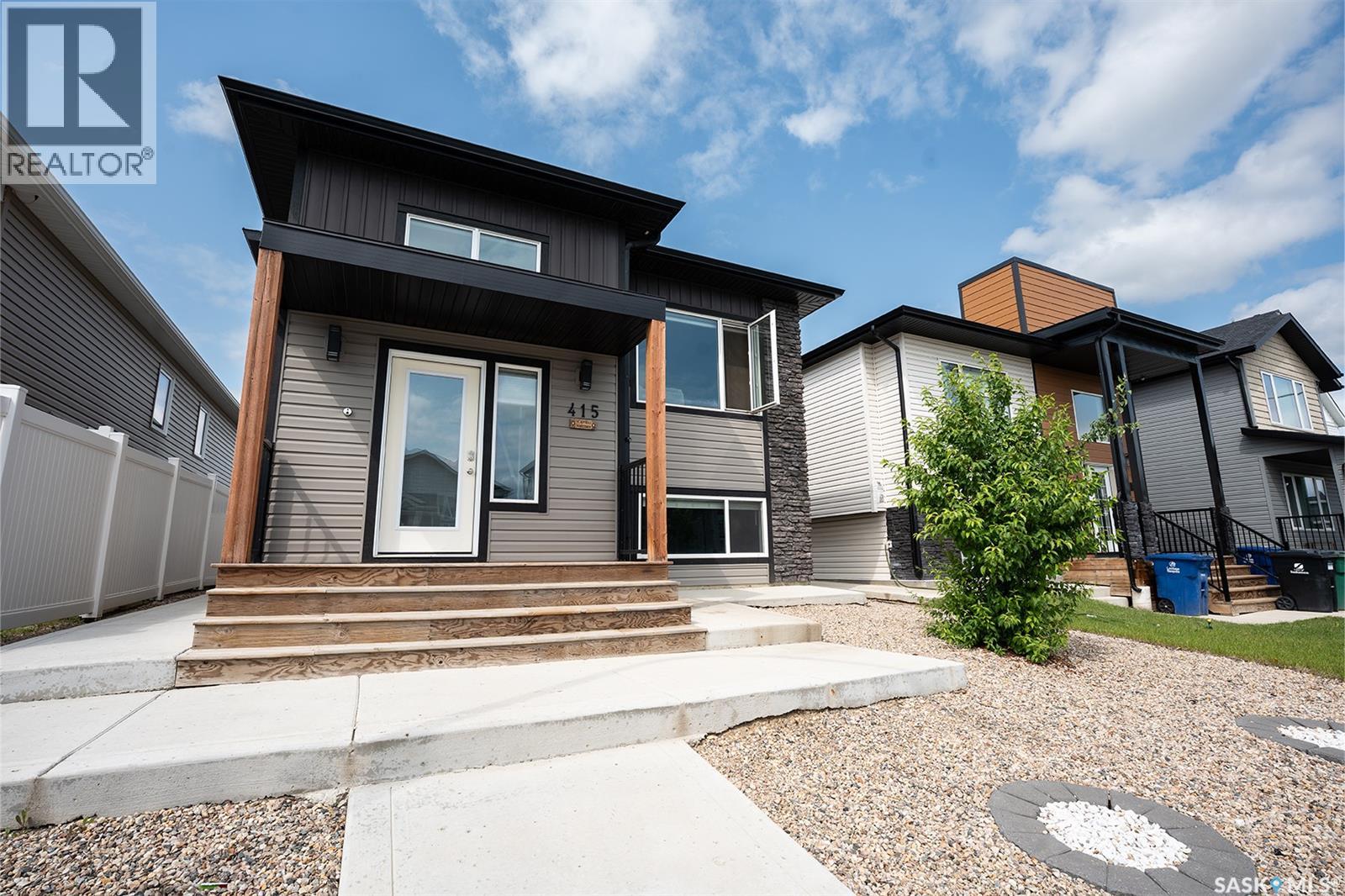 415 McArthur CRESCENT