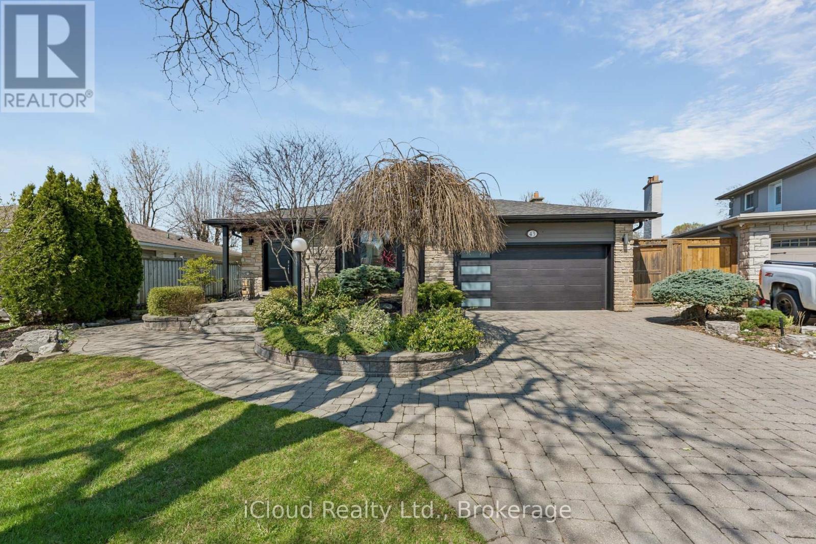 43 FERNDALE CRESCENT