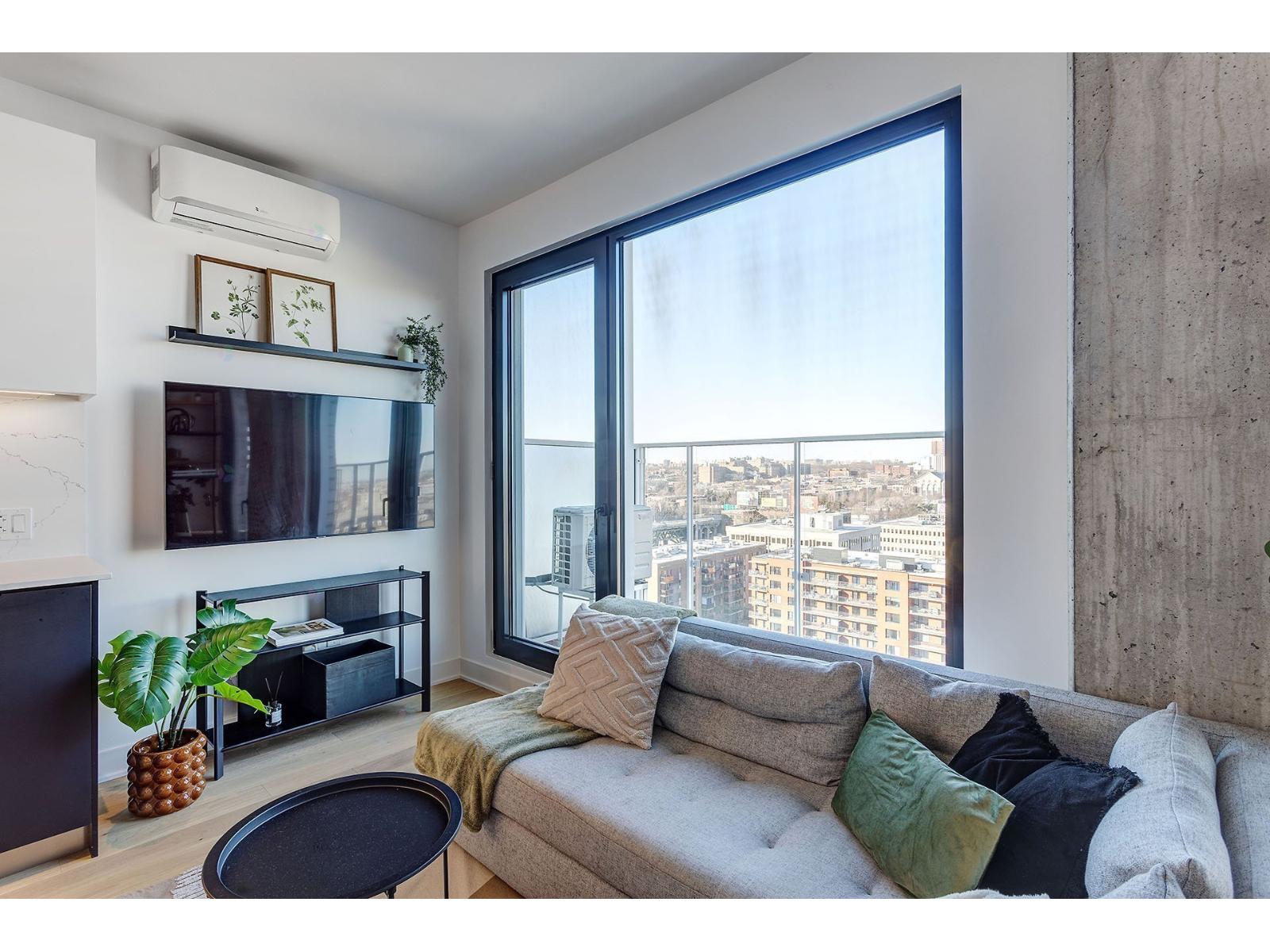 2120 Rue Ste-Catherine E.