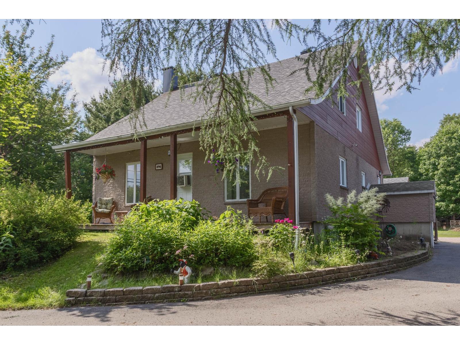 896 Rue Principale