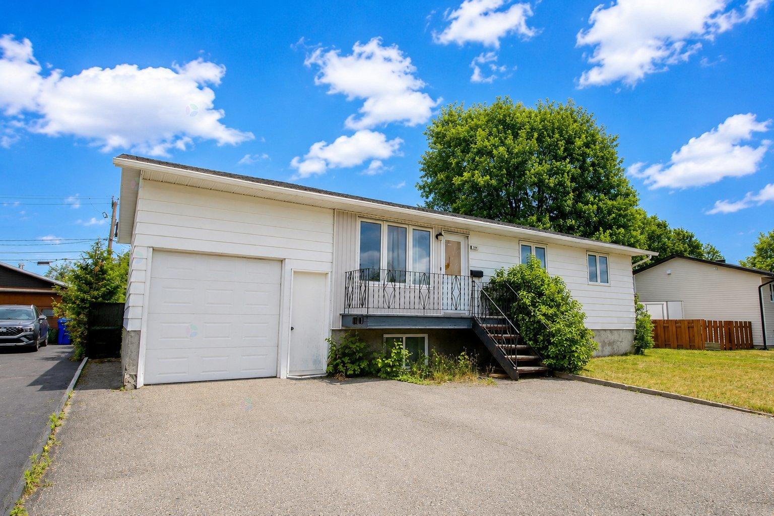 390 Boul. Sabourin