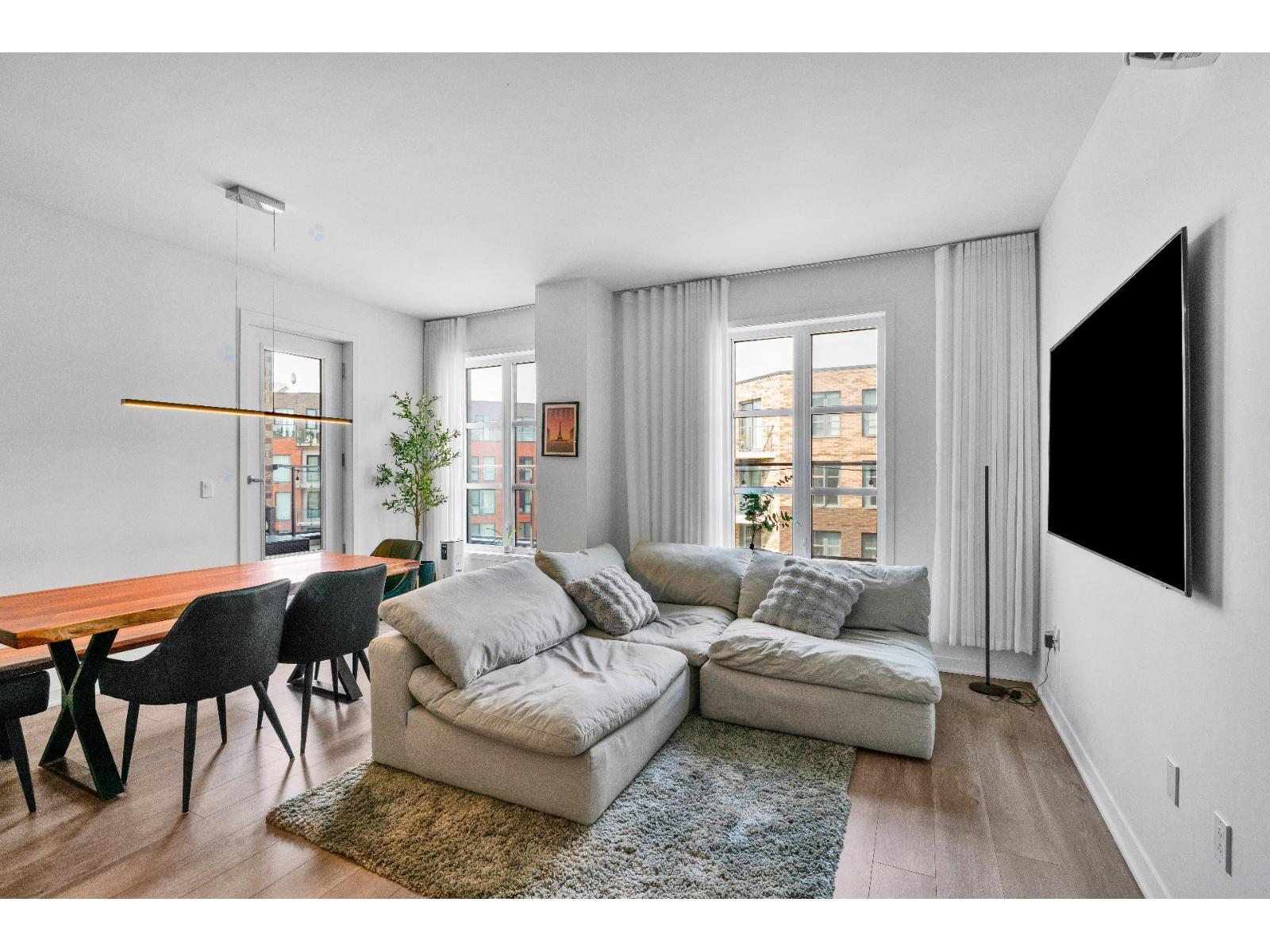 2335 Rue des Équinoxes
