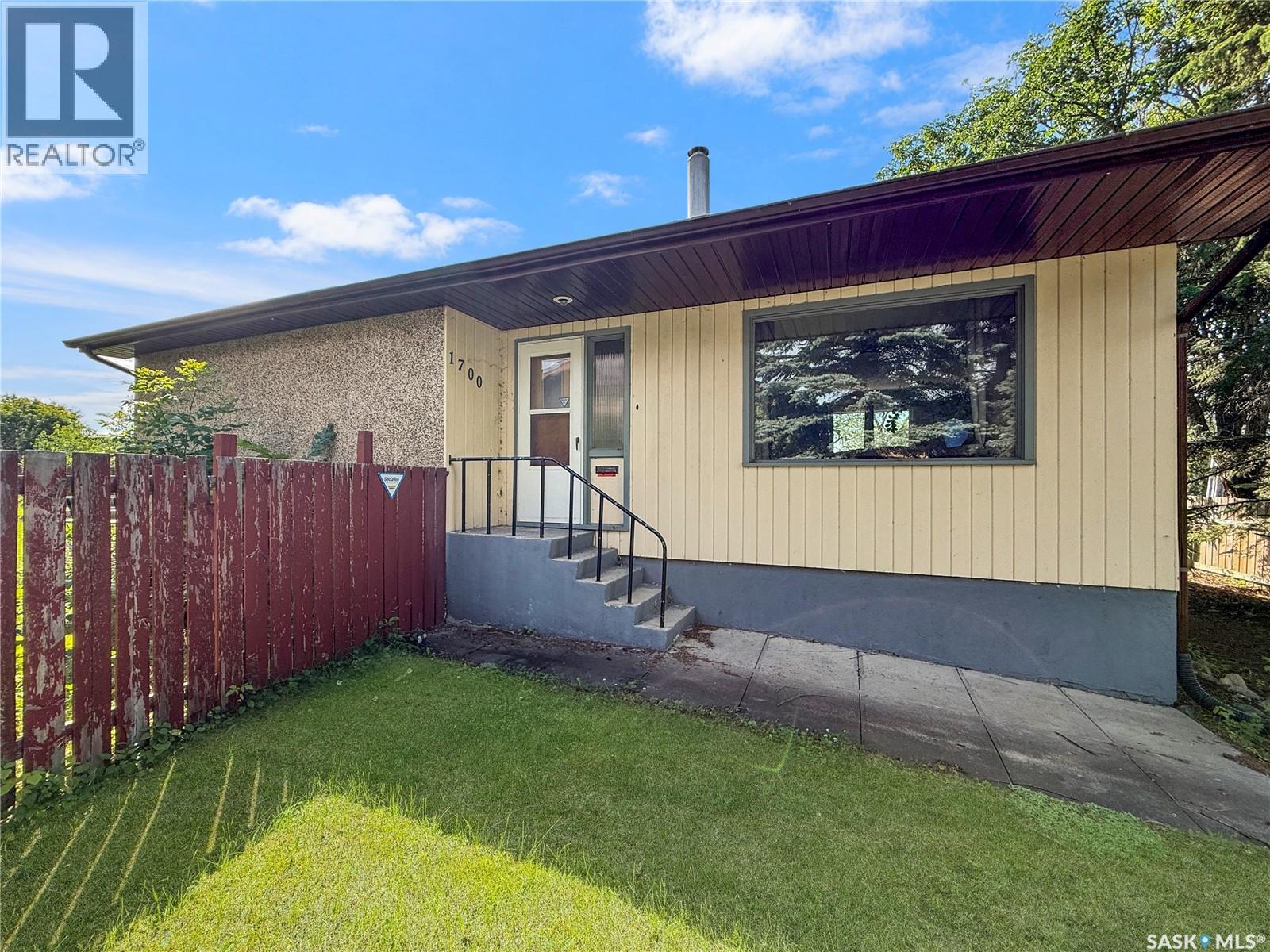 1700 15th AVENUE W