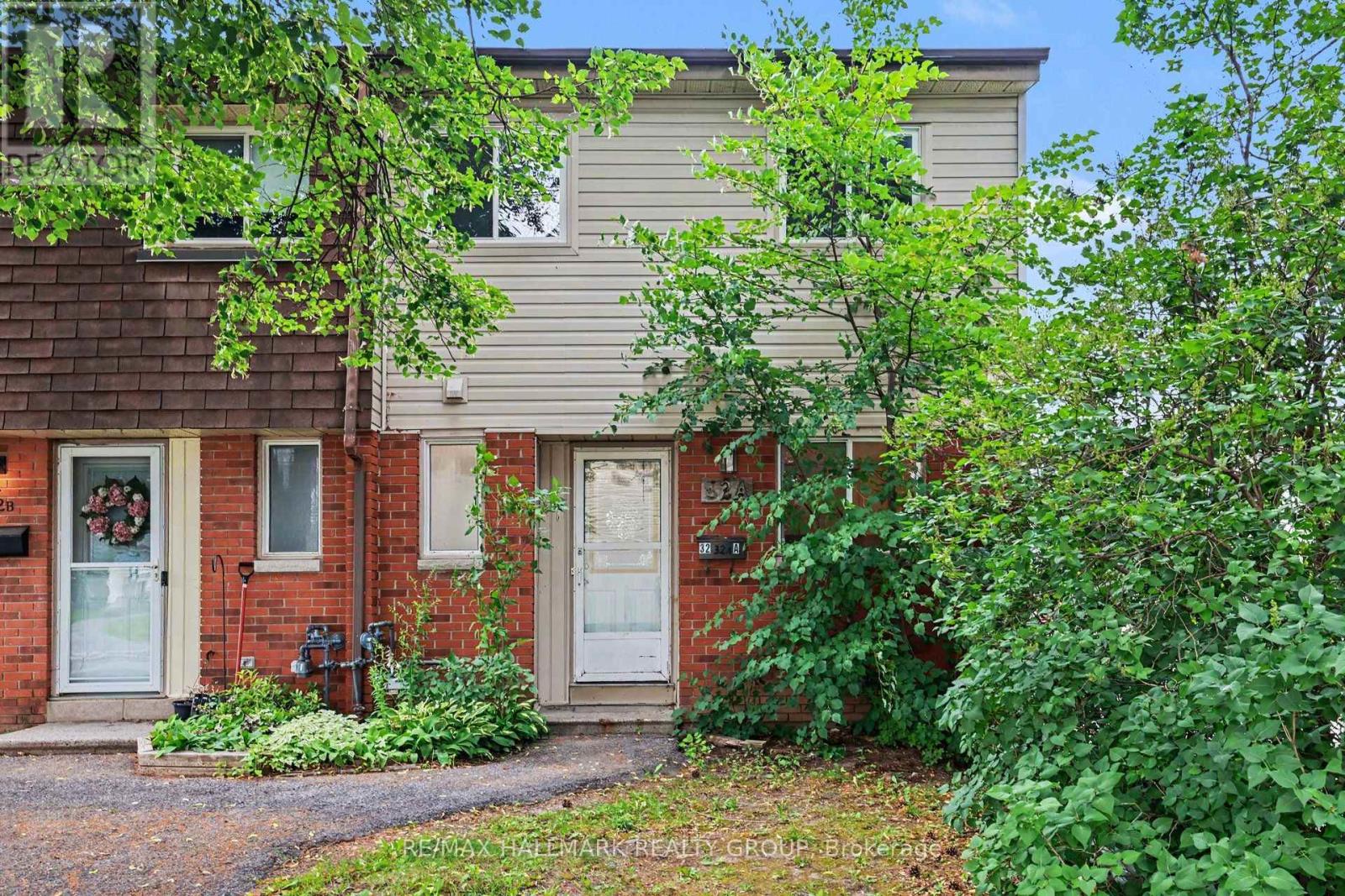18 - 32A SONNET CRESCENT