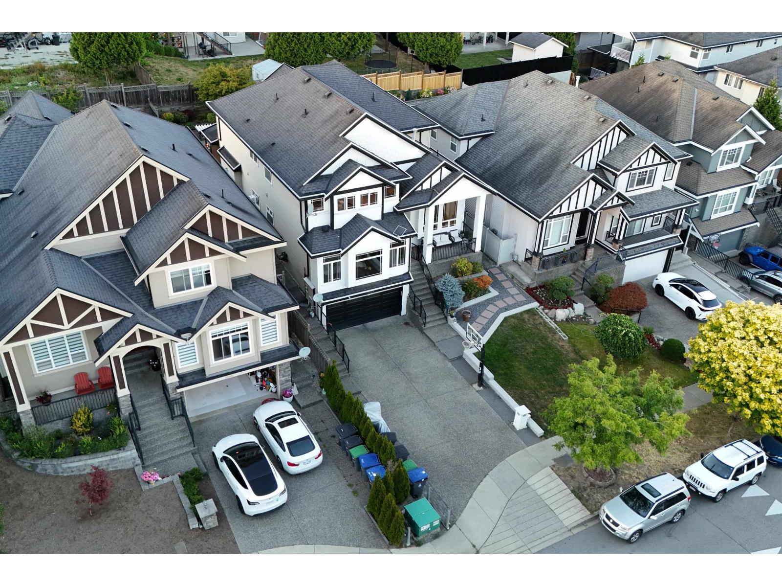 トゥエンティページ For sale: 18913 54A AVENUE, Surrey, British Columbia V3S6R4