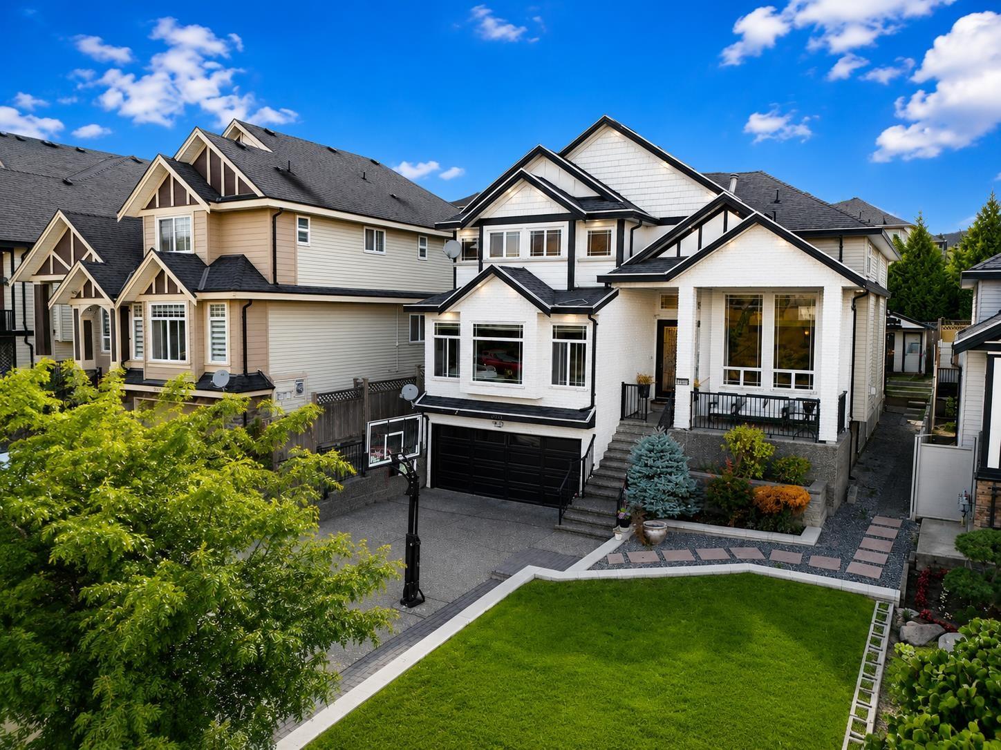 For sale: 18913 54A AVENUE, Surrey, British Columbia V3S6R4