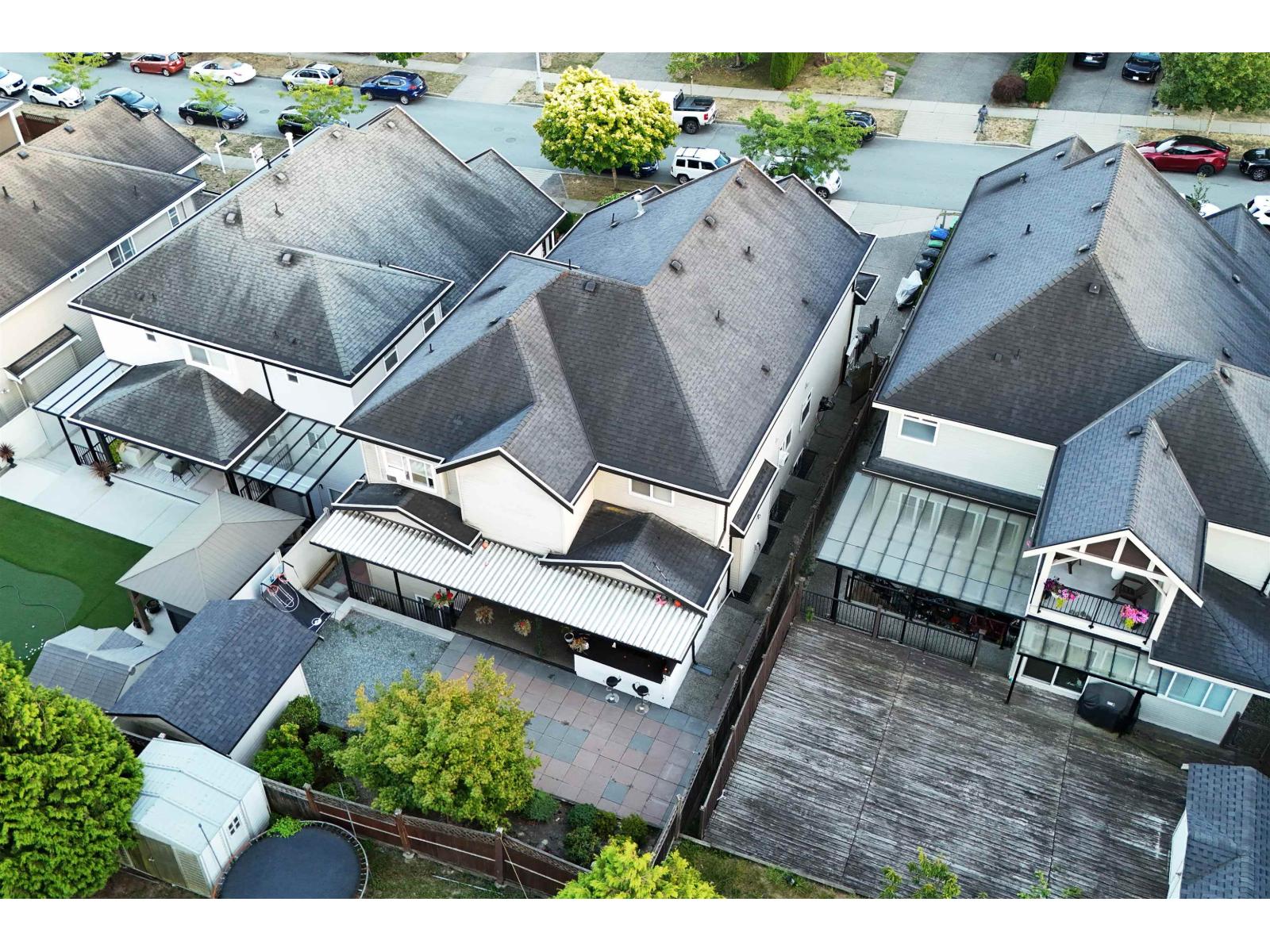 For sale: 18913 54A AVENUE, Surrey, British Columbia V3S6R4