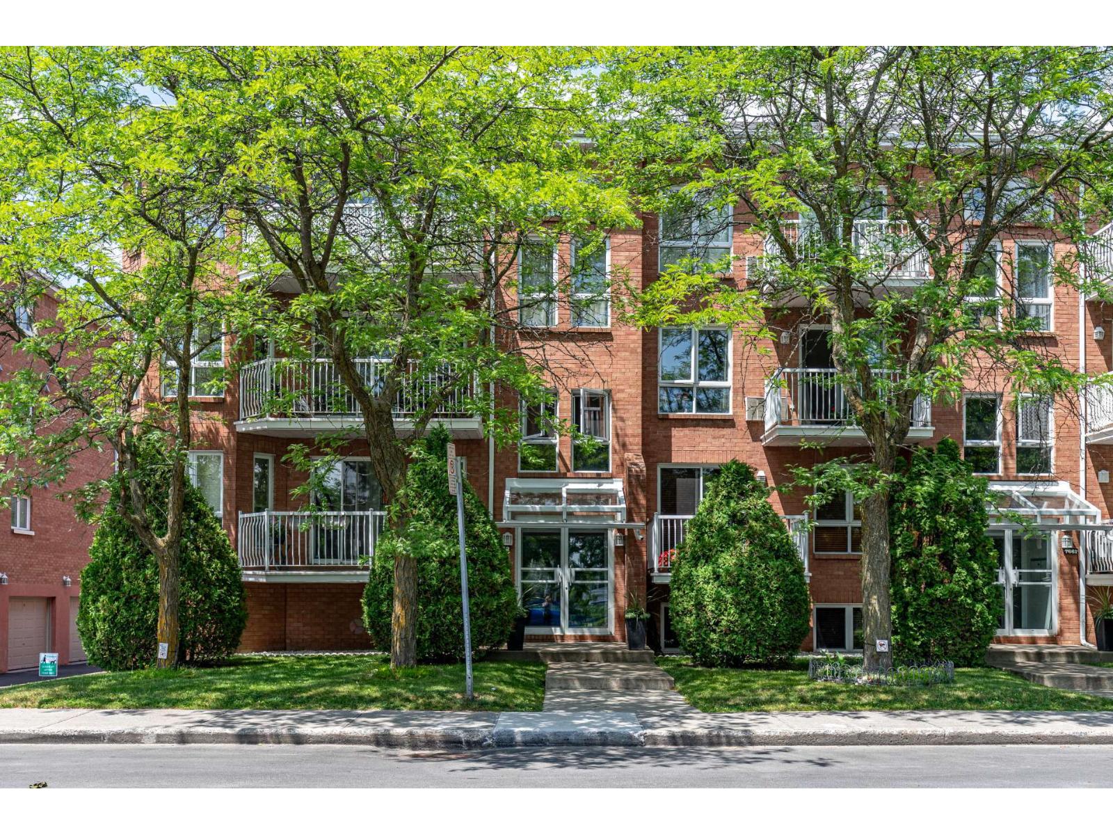 7663 Rue Bourdeau