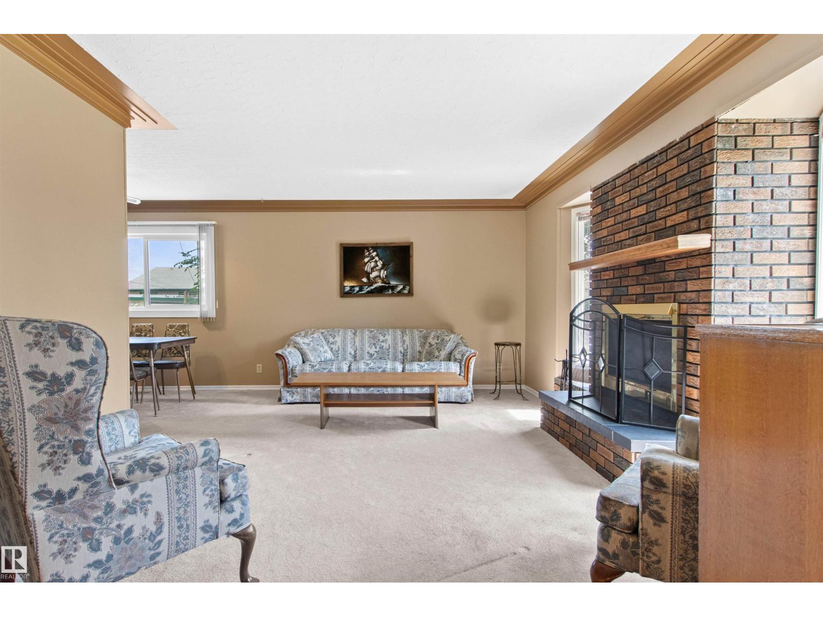 For sale: 12316 135 AV NW, Edmonton, Alberta T5L3X2 - E4499605