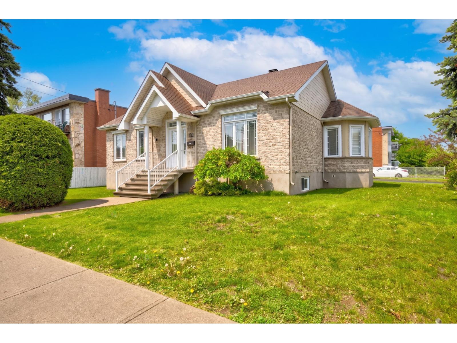 1183 Rue Hubert