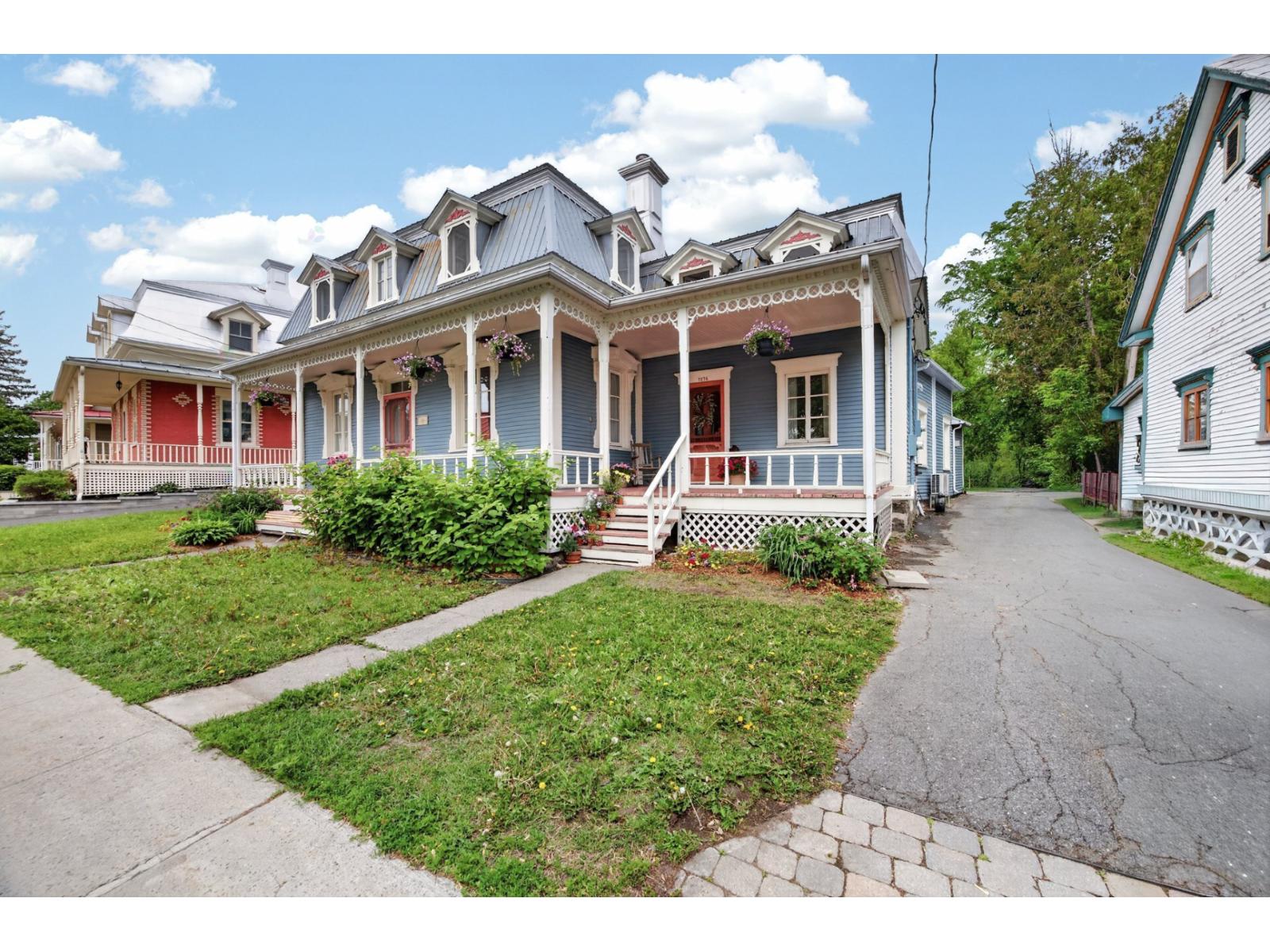 1076 Rue du Rivage