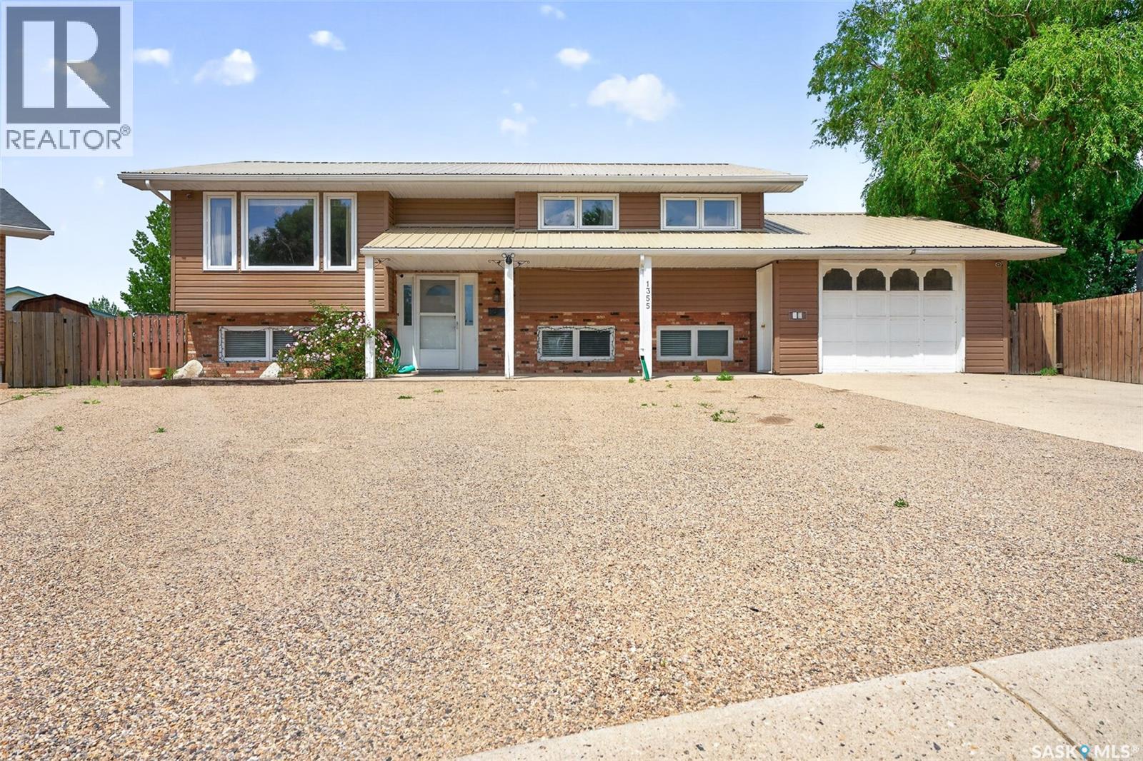 1355 Manitou CRESCENT
