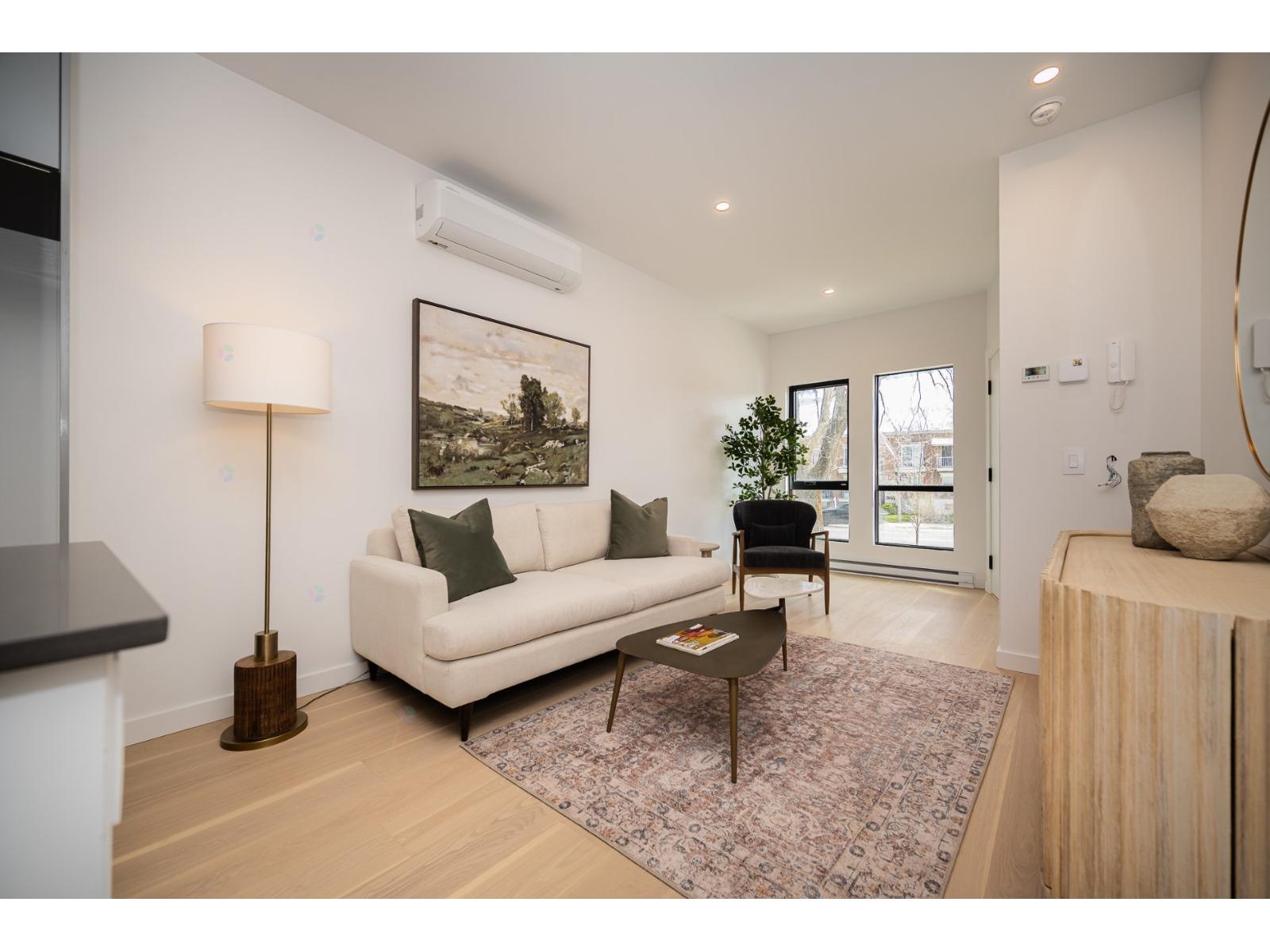 2571Z Rue Sherbrooke E.