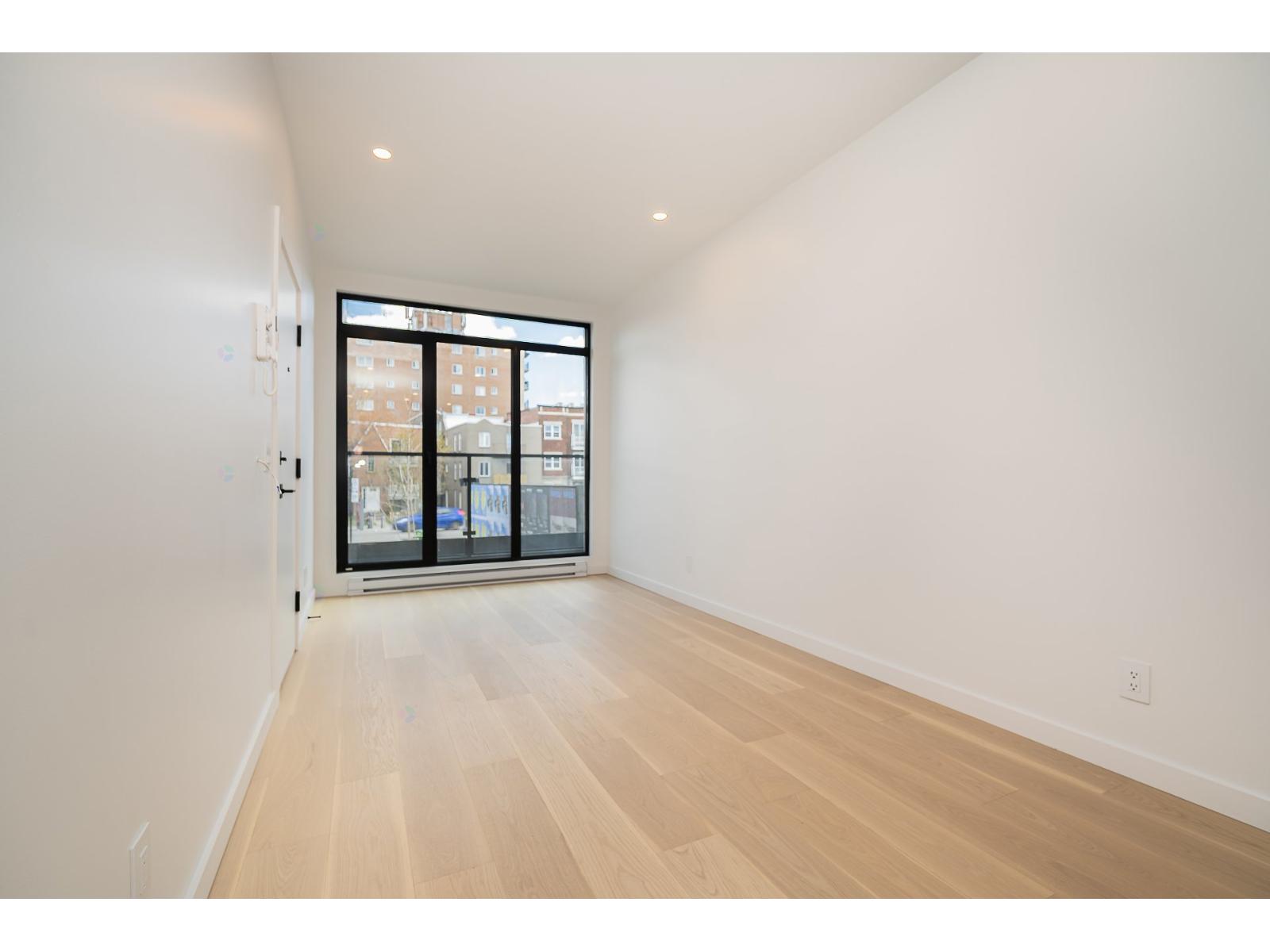 2569 Rue Sherbrooke E.