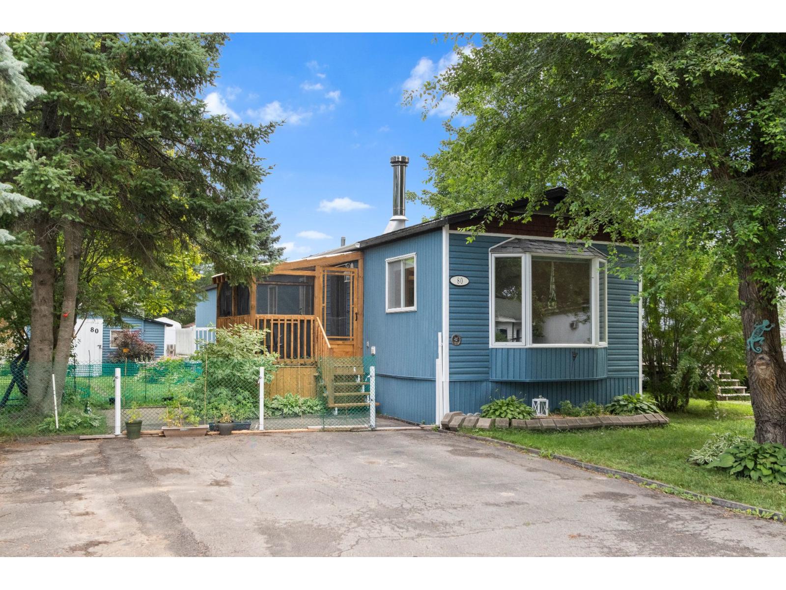 88 99e Avenue E.