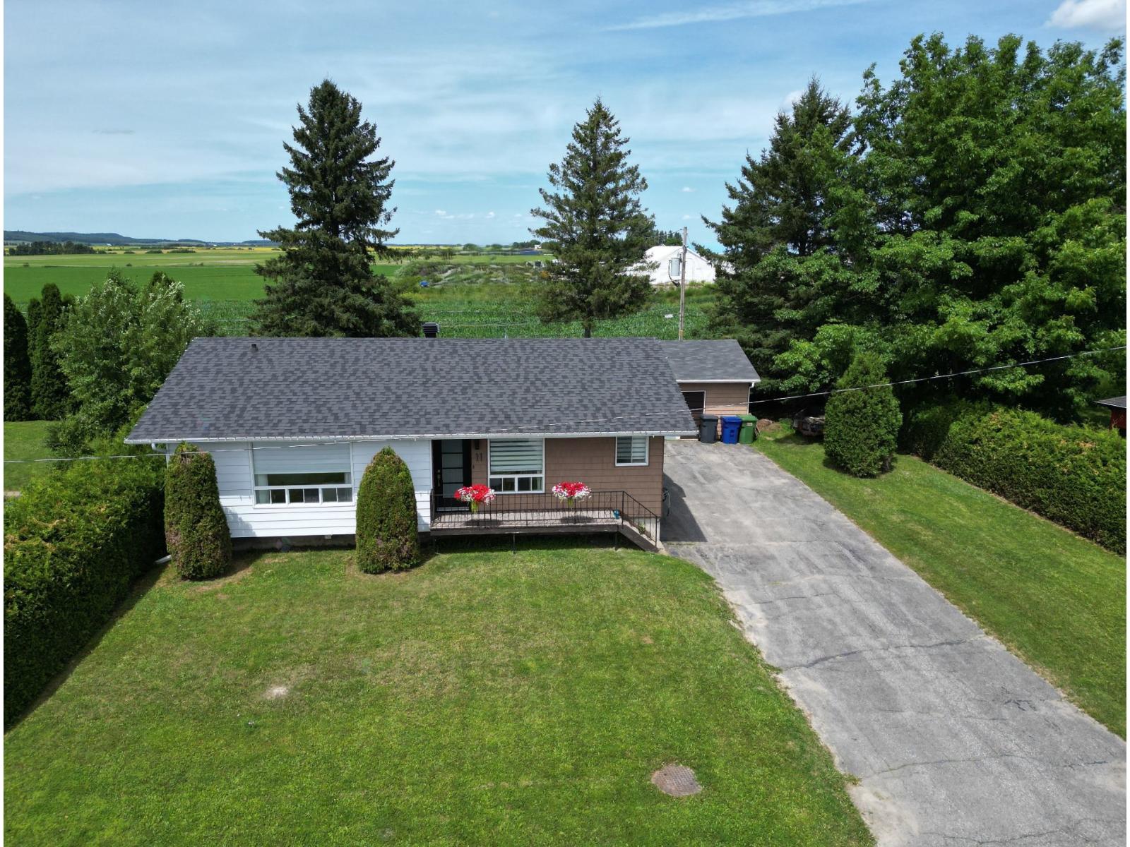 11 Rue Therrien