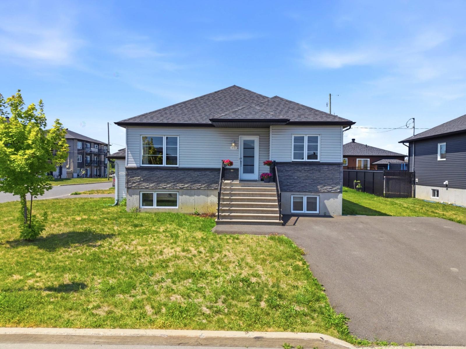 2920-2922Z Rue St-Damase