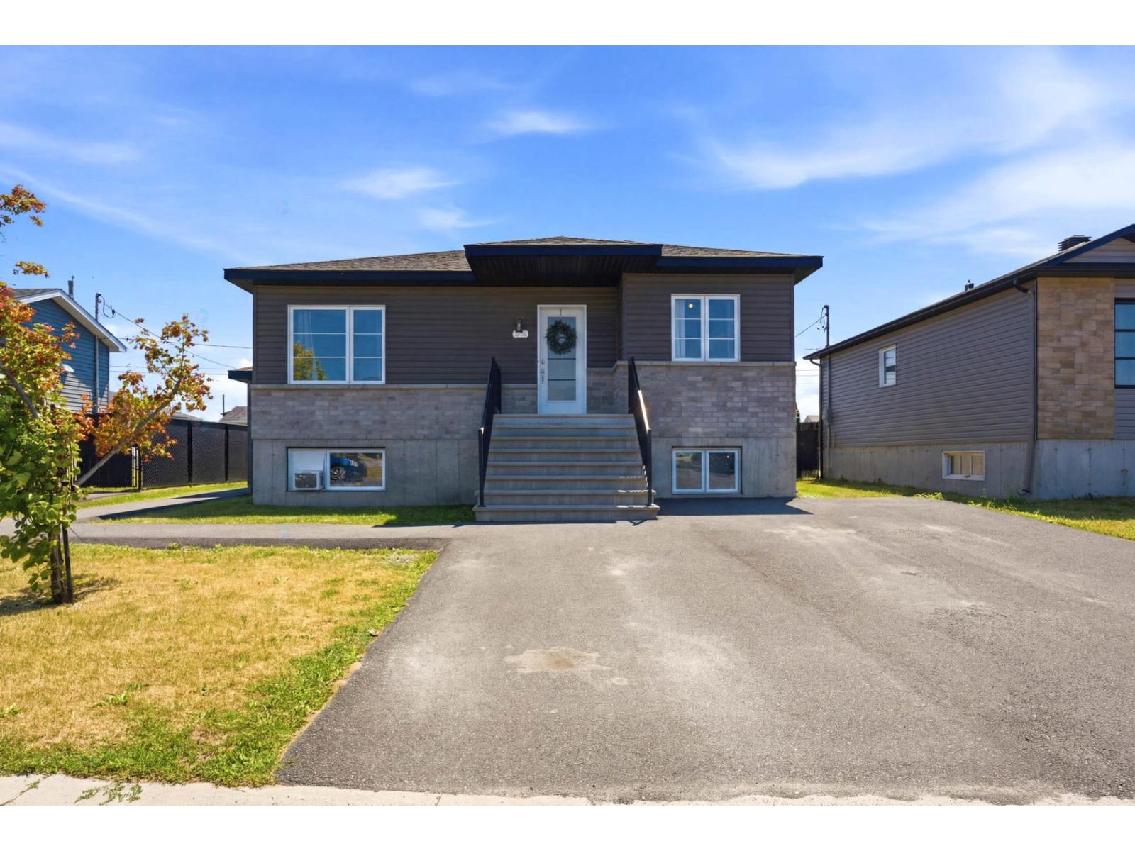 2825-2827Z Rue St-Damase