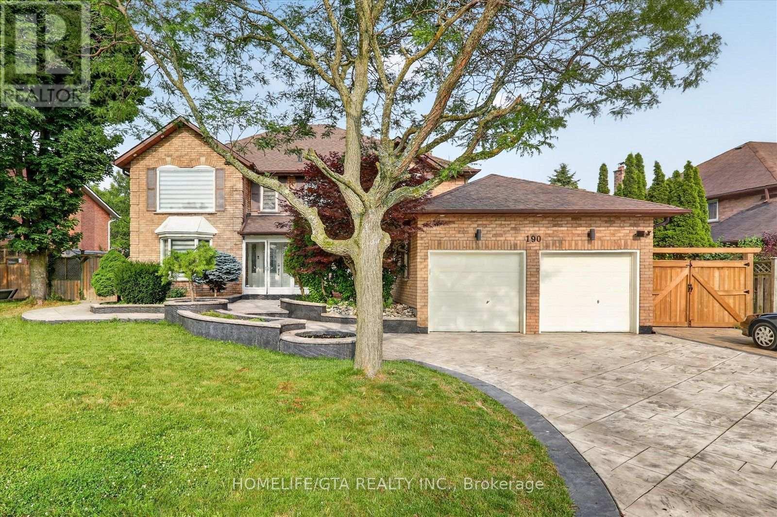 190 LAKE DRIVEWAY W