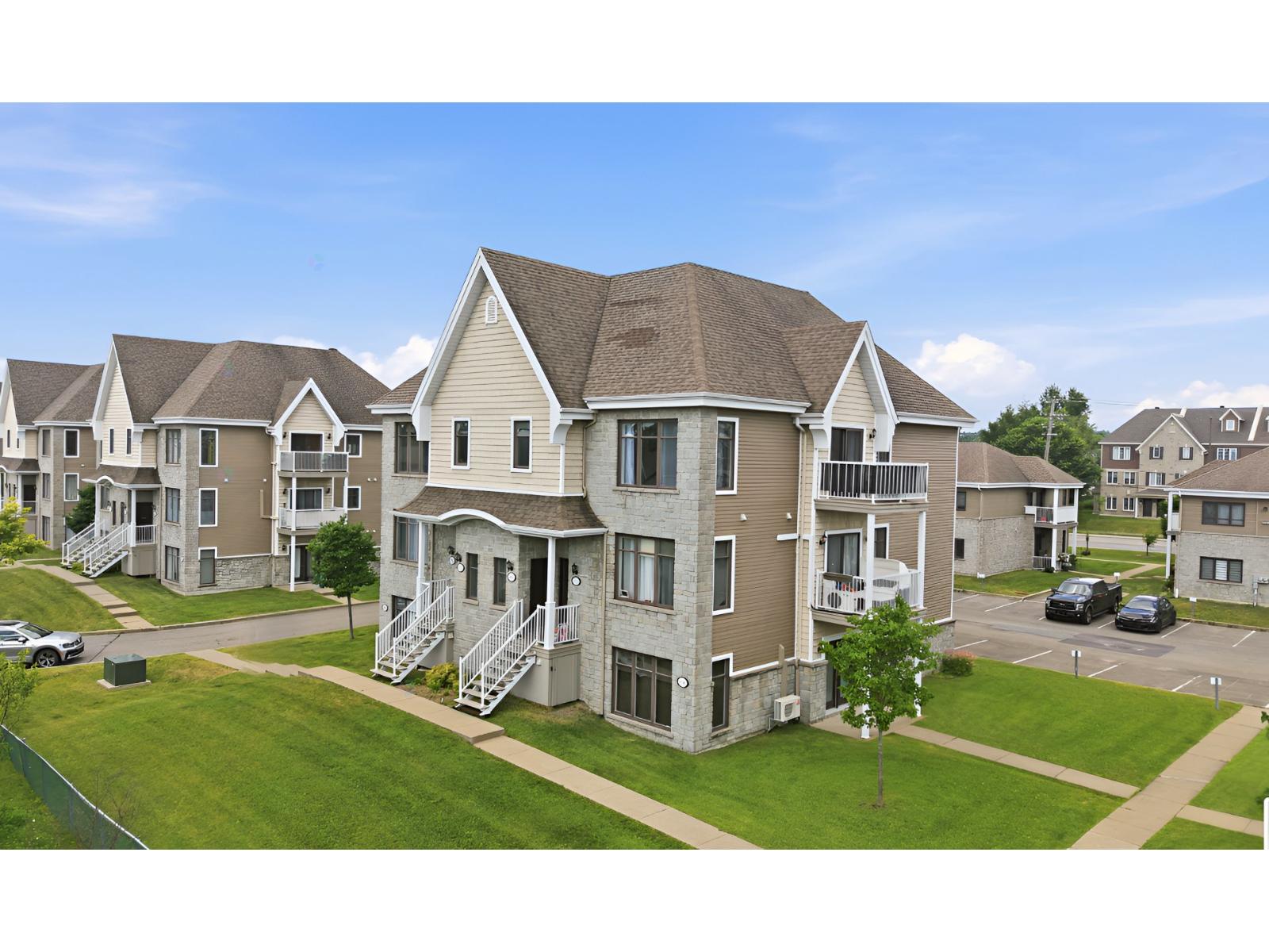 8717 Rue de Boston