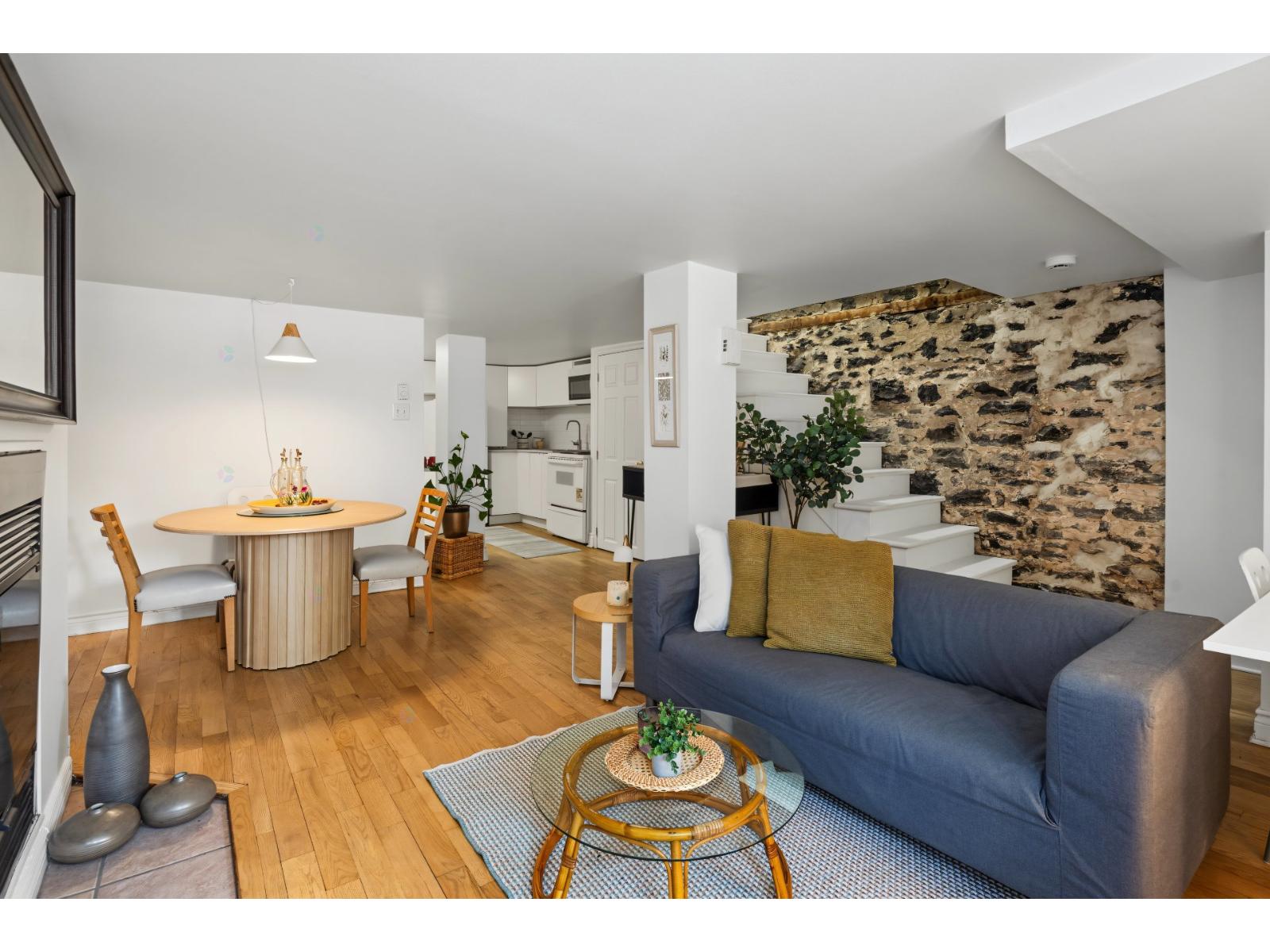 3935 Av. Laval