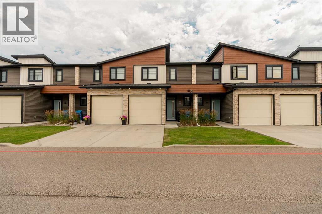 4, 414 Highlands Boulevard W