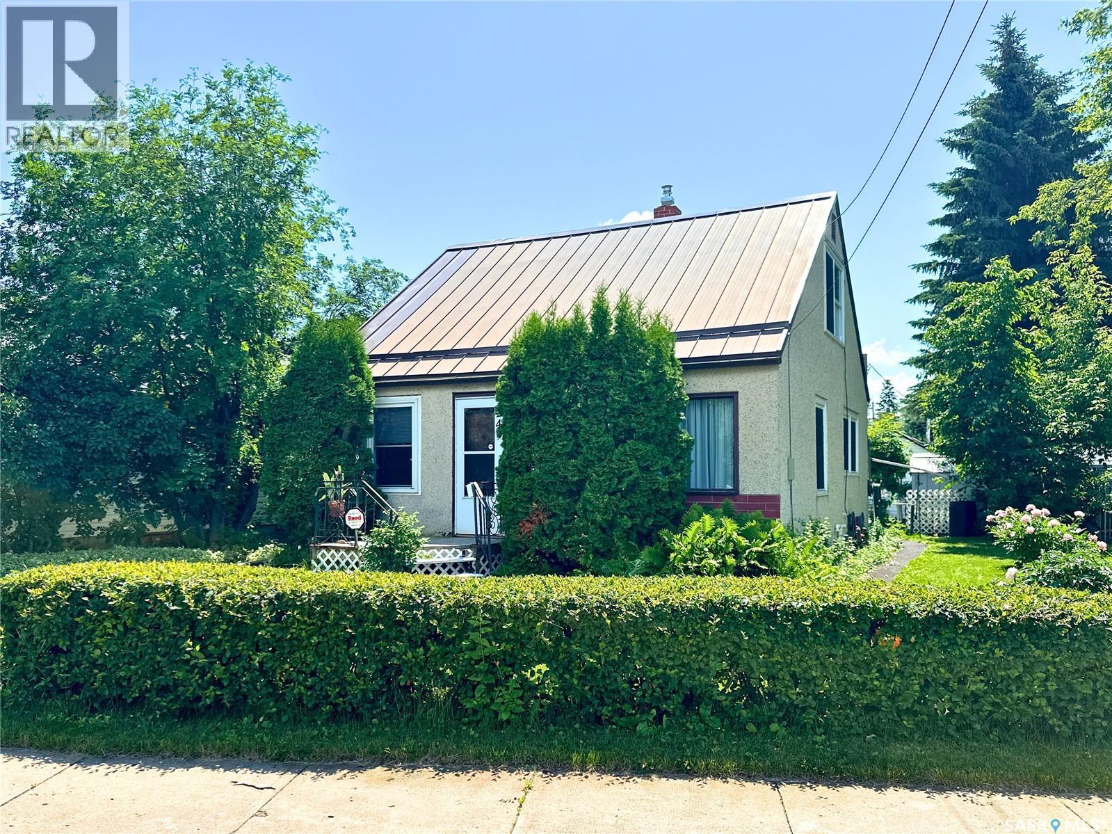 249 6th STREET E