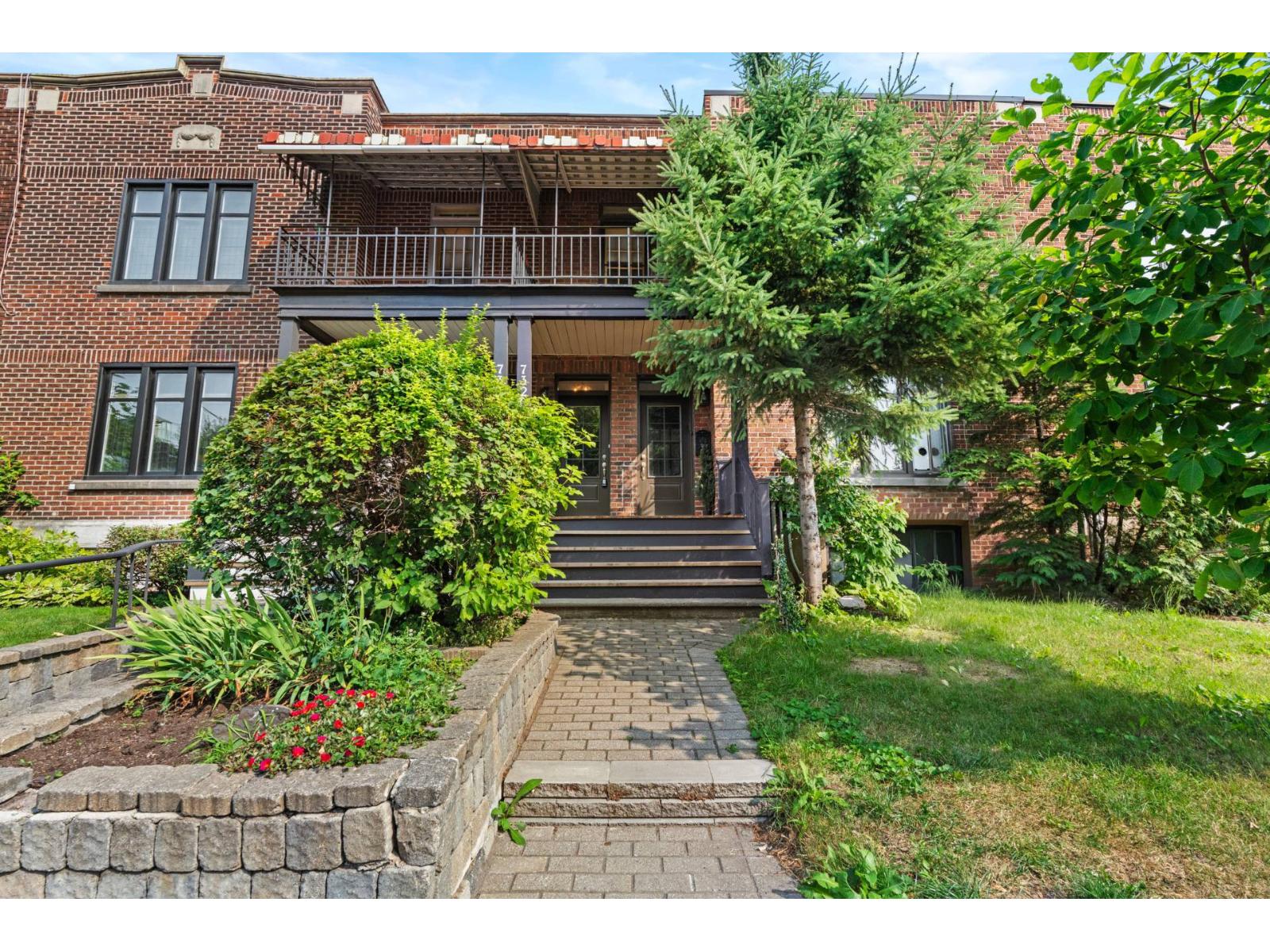7320-7322 Rue Sherbrooke O.