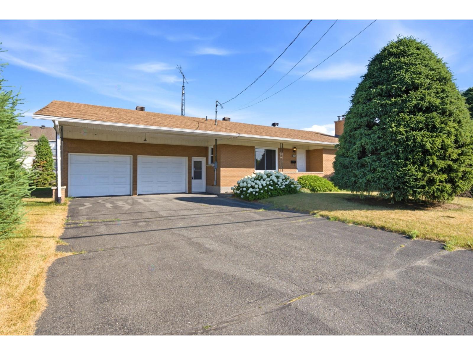 2230 Rue St-Pierre