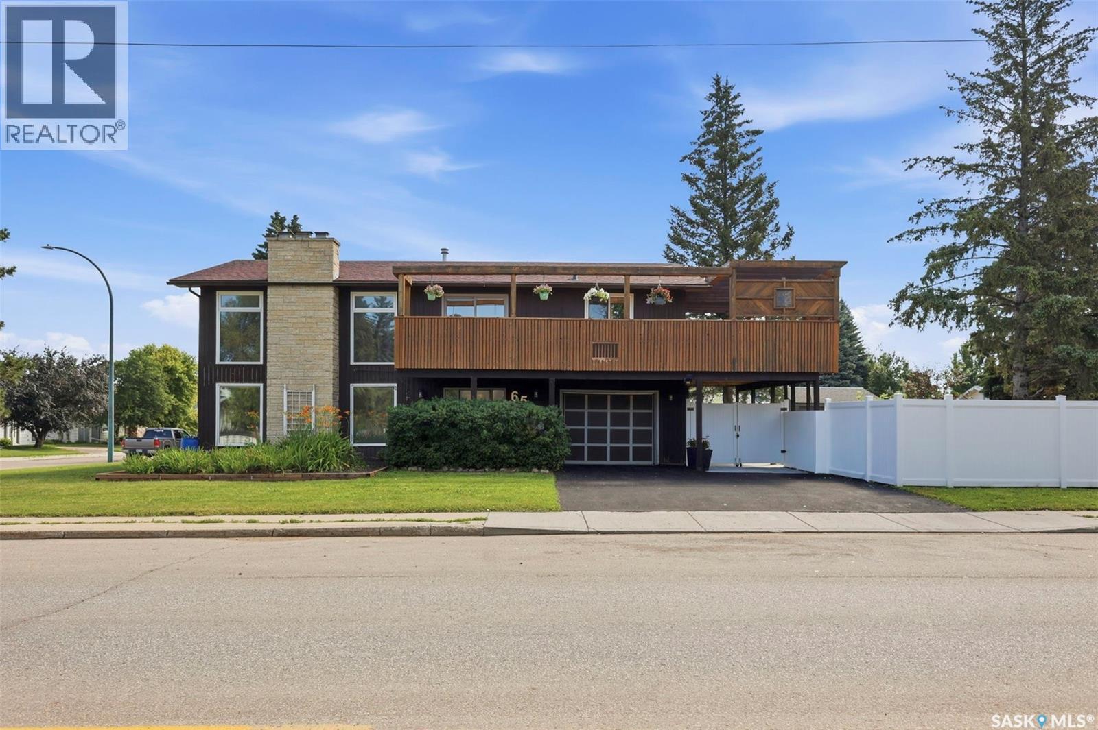 65 Rennie PLACE