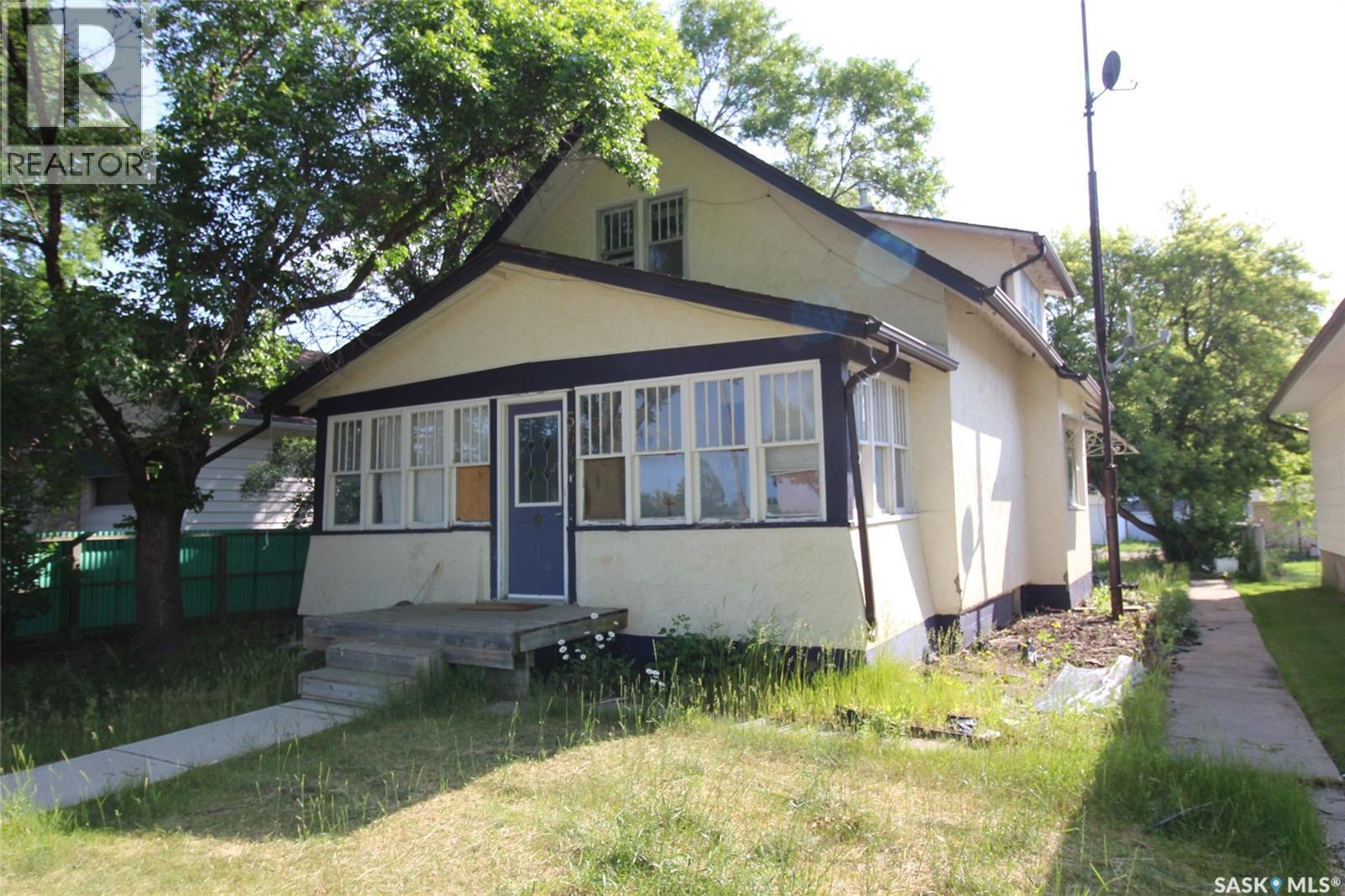 564 1st STREET W
