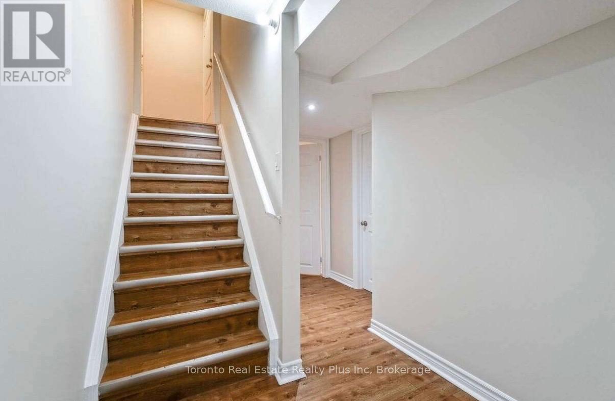 #LOWER - 42 CRYSTALVIEW CRESCENT