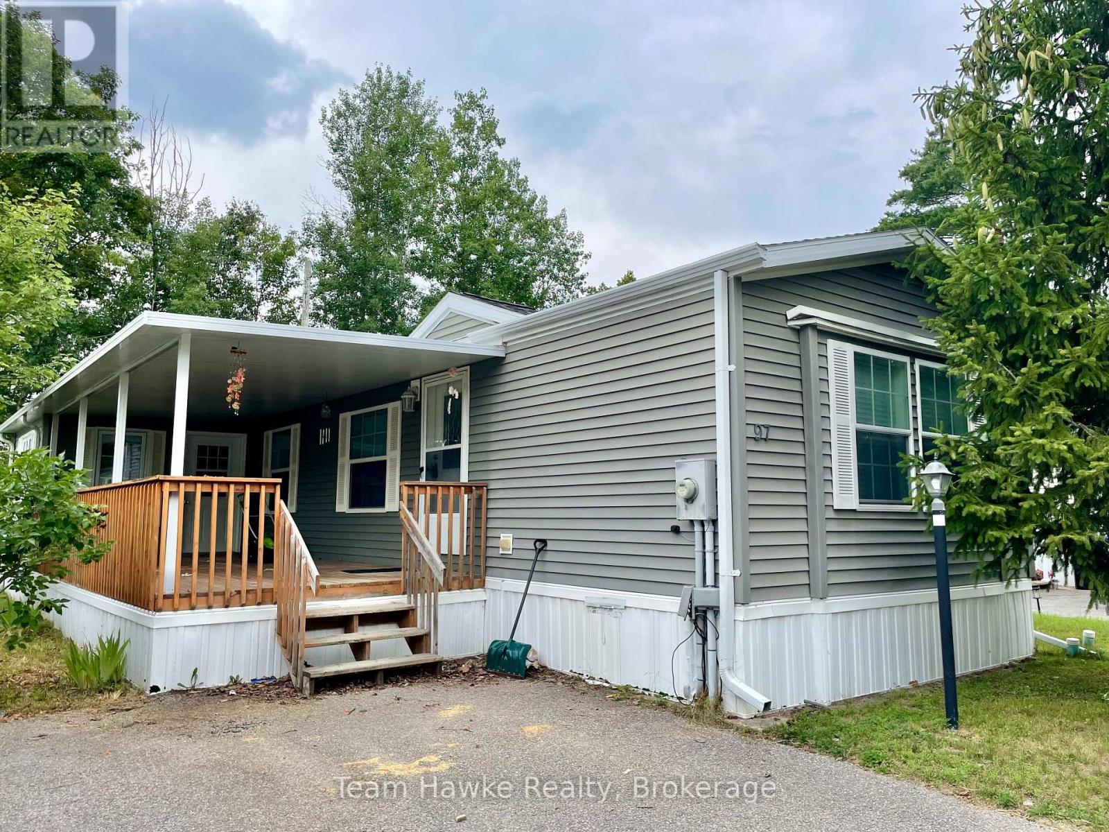 97 GEORGIAN GLEN DRIVE