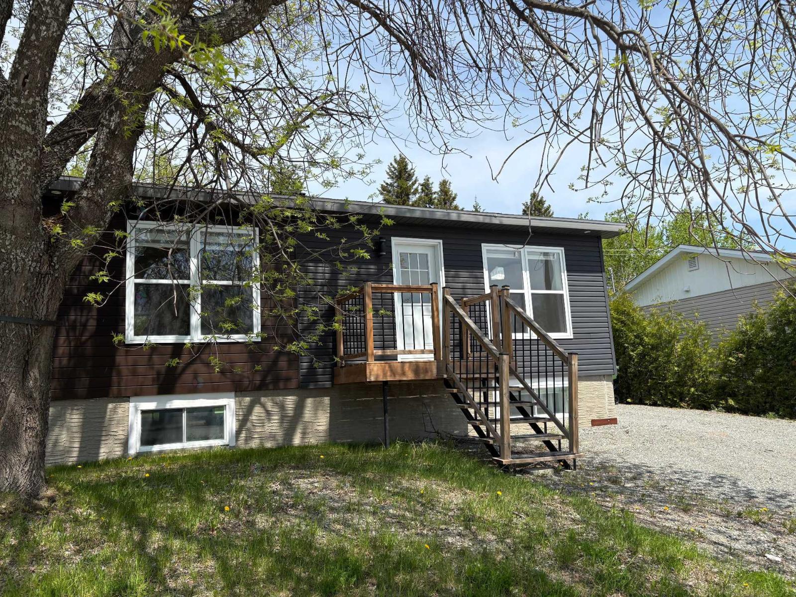 1017 Rue Martel — photo 1