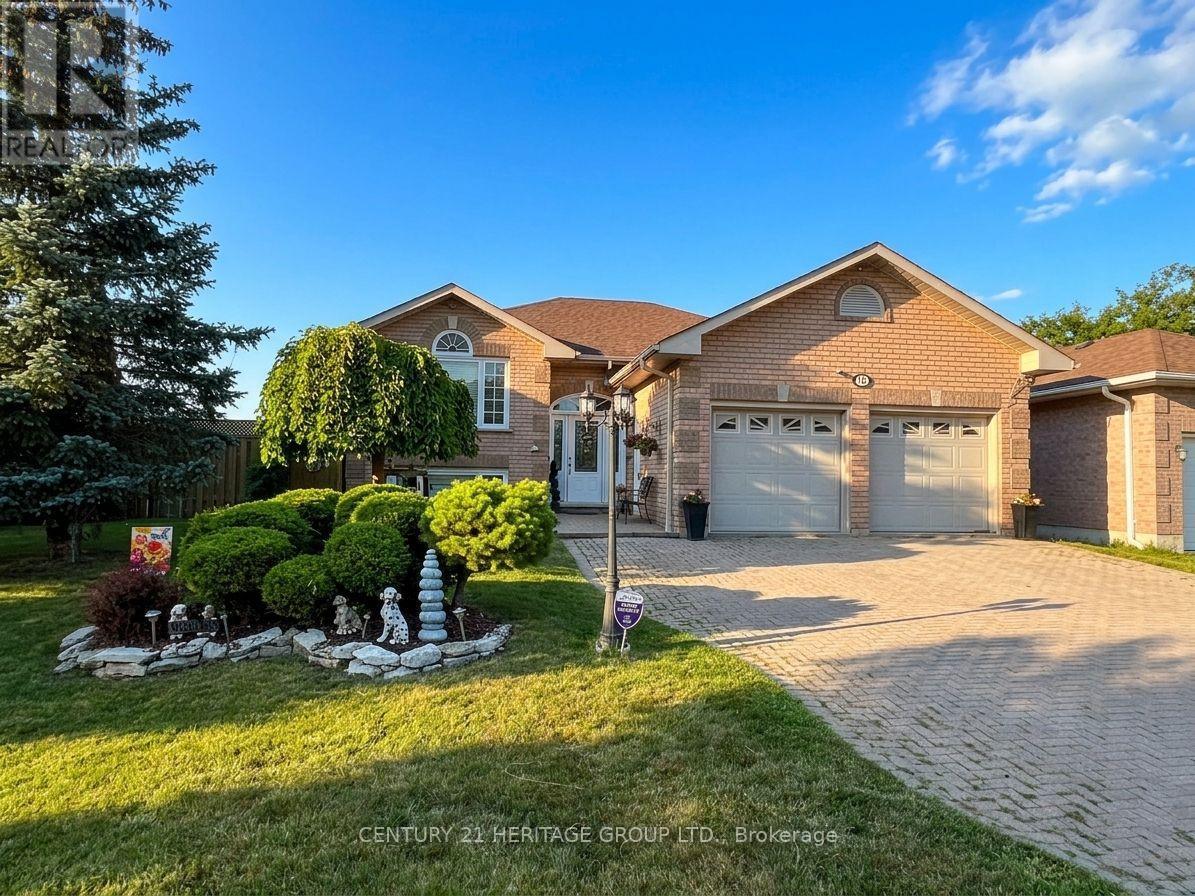 16 EAKINS CRESCENT