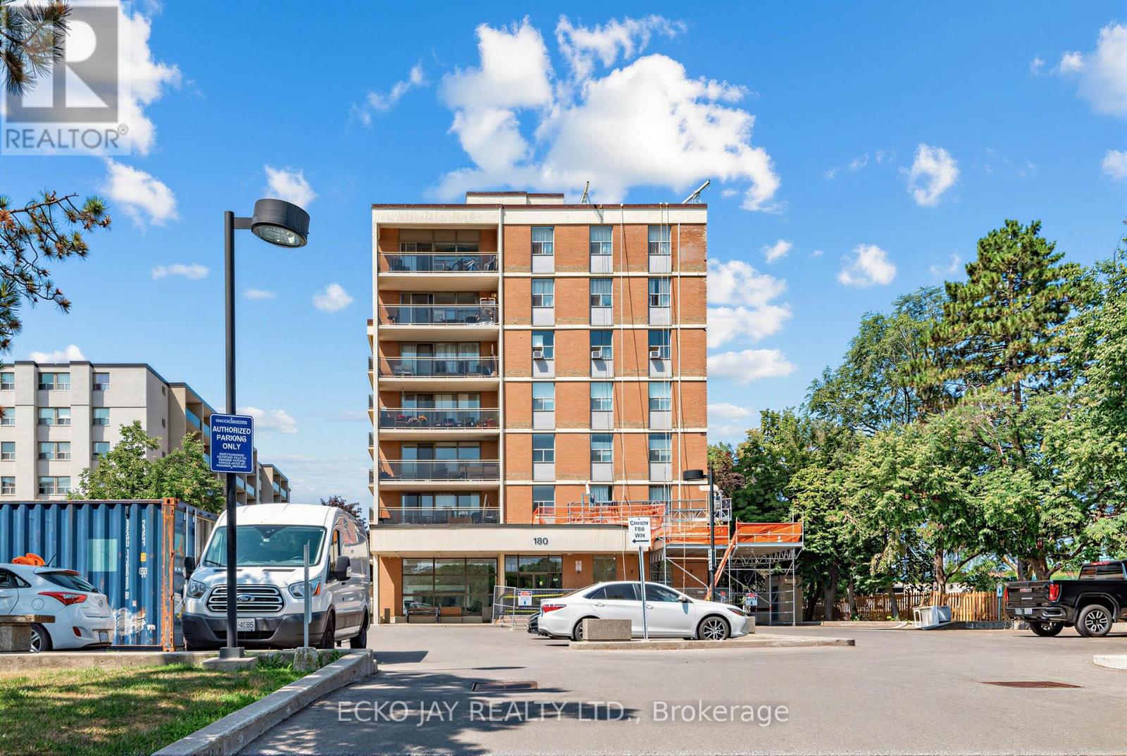 406 - 180 DUDLEY AVENUE
