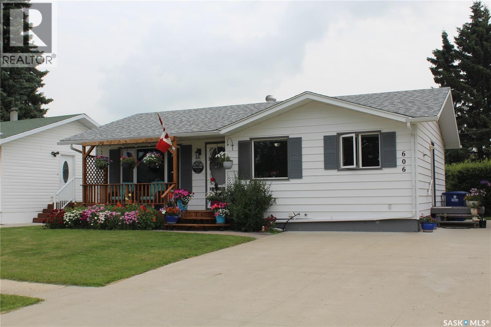 606 2nd STREET W