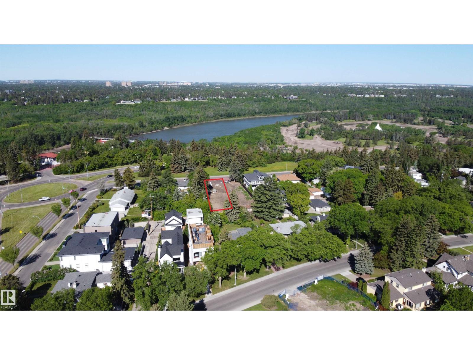 8715 SASKATCHEWAN DR NW