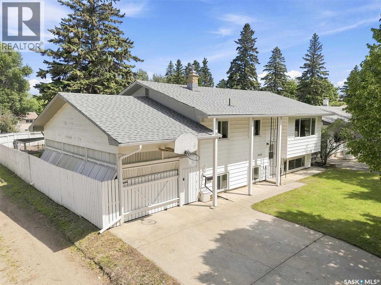 1009 East CENTRE